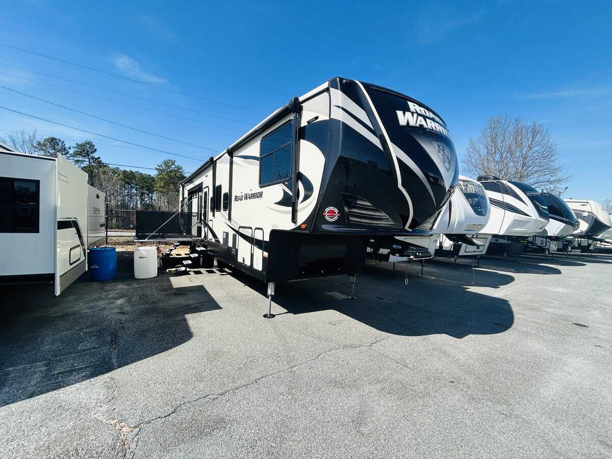 USED 2018 Heartland ROAD WARRIOR 427