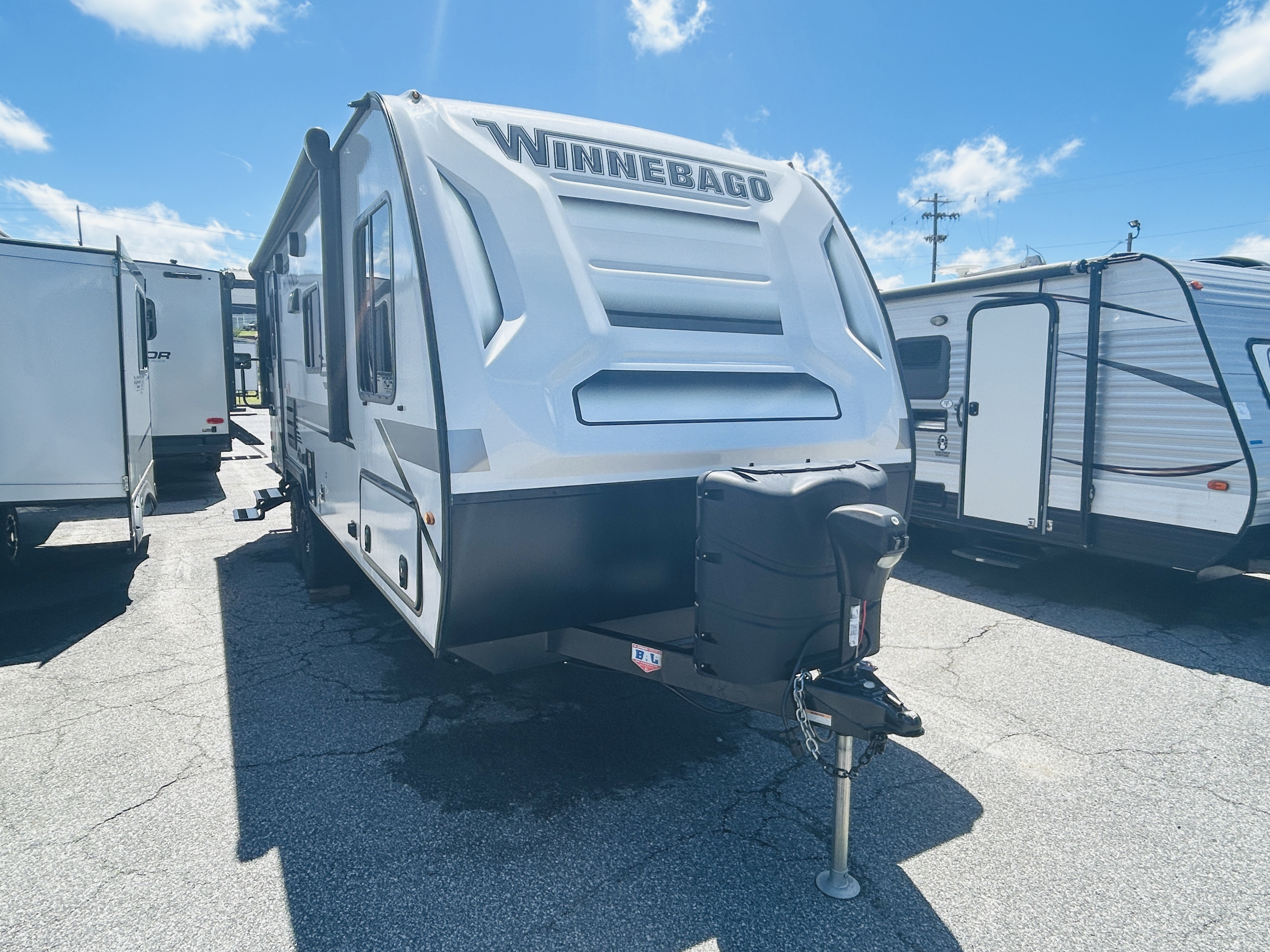 USED 2022 Winnebago WINNEBAGO 2225RL