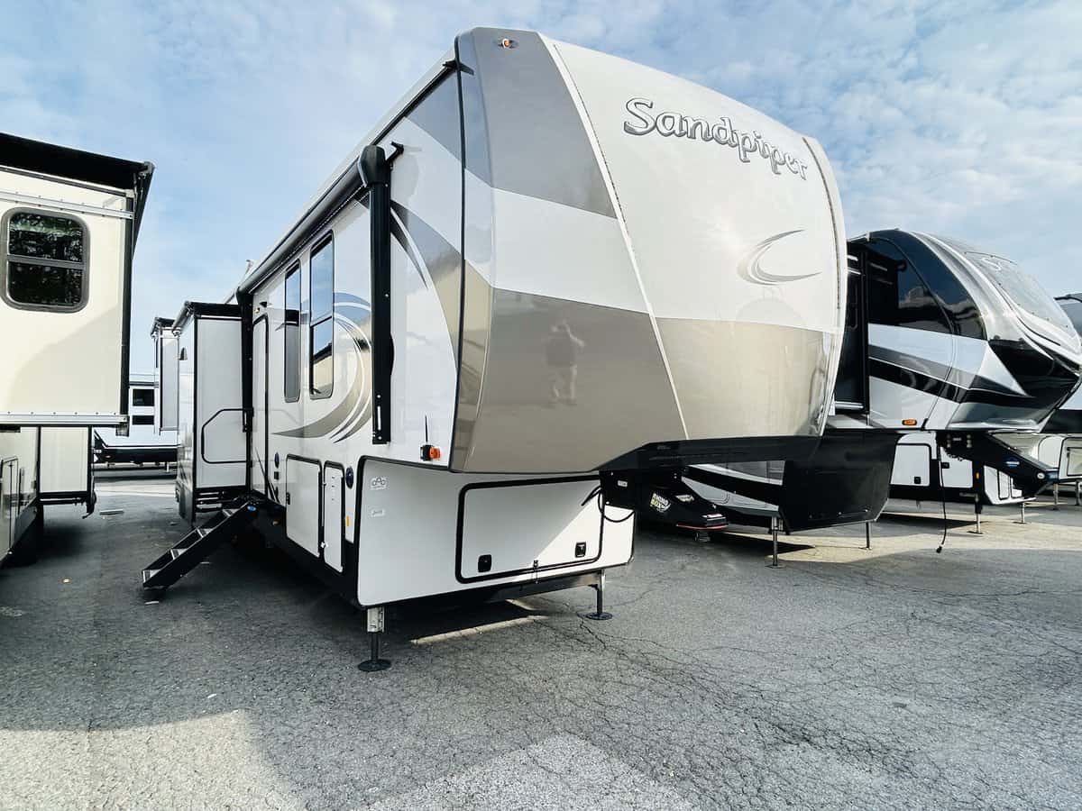 USED 2022 Sandpiper SANDPIPER 388BHRD