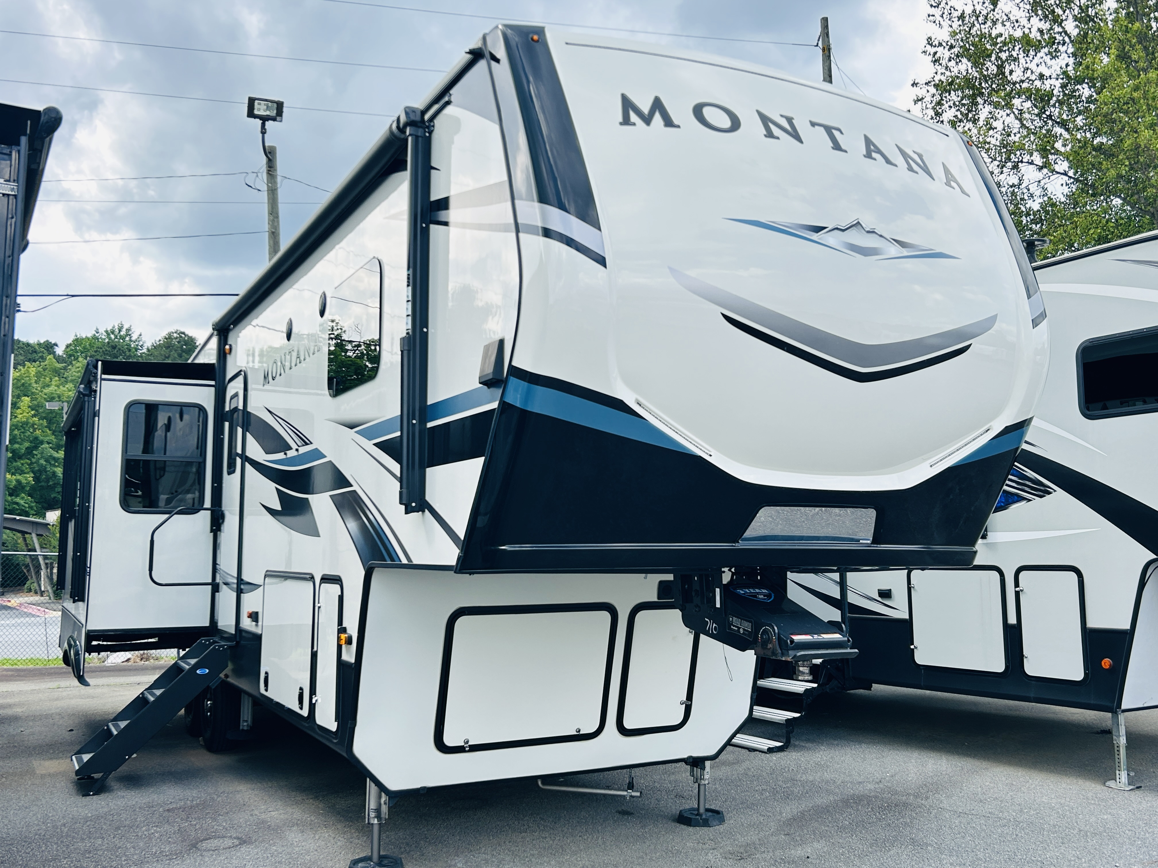 USED 2021 Keystone MONTANA 3121RL