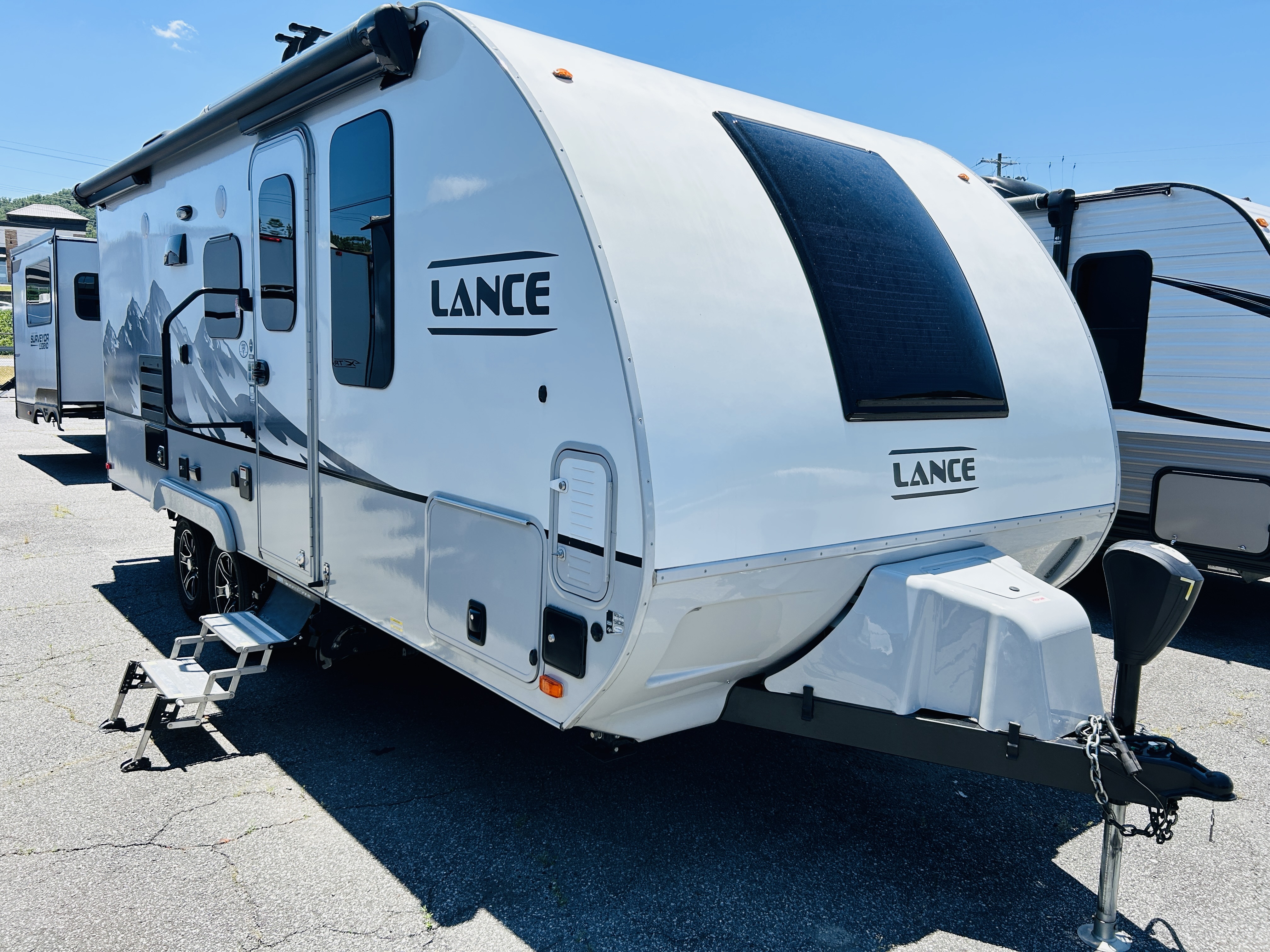 USED 2021 Lance LANCE 1985