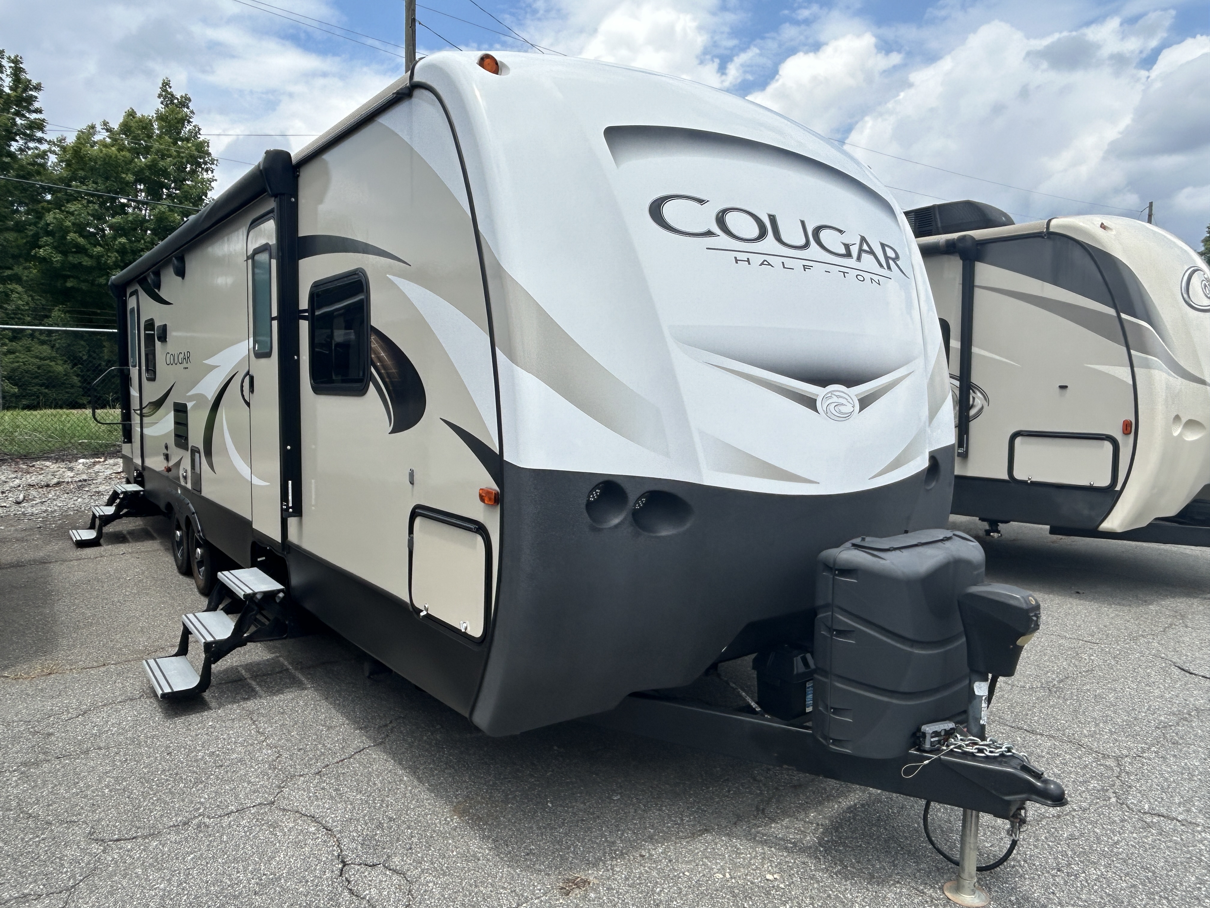 USED 2018 Keystone COUGAR 29RLD