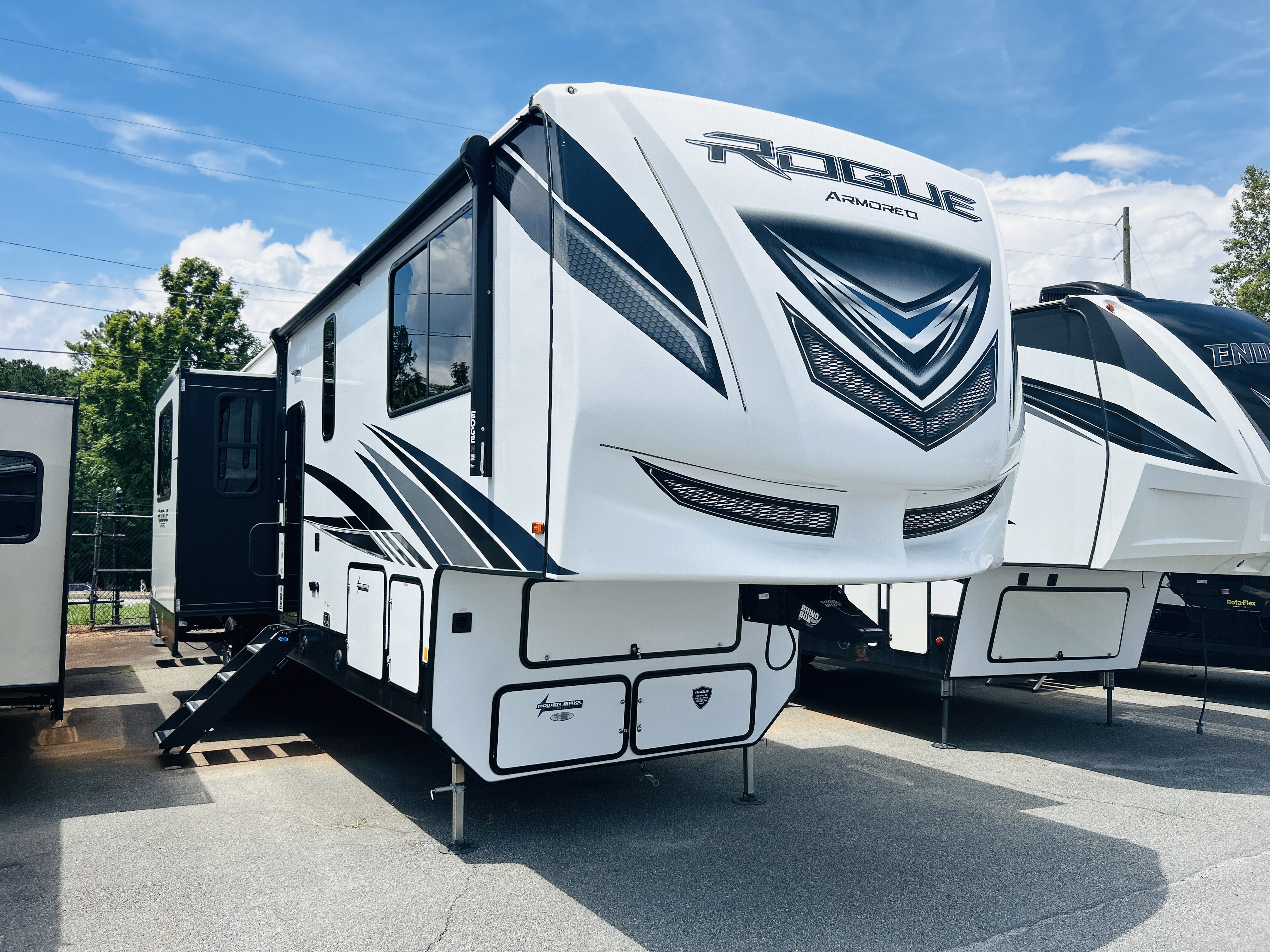 USED 2022 Forest Rivr VENGEANCE 351G2