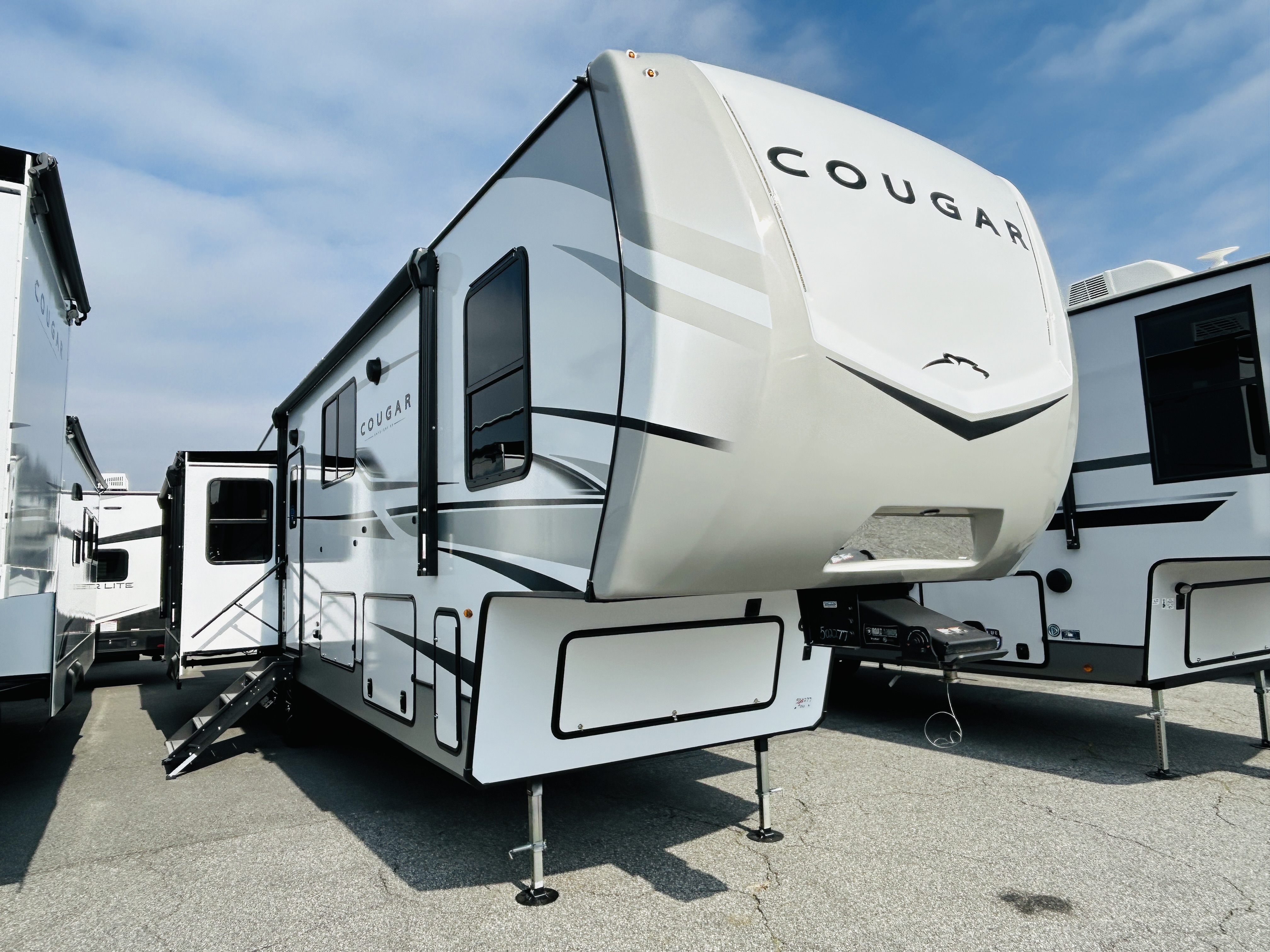 NEW 2025 Keystone COUGAR 360MBI