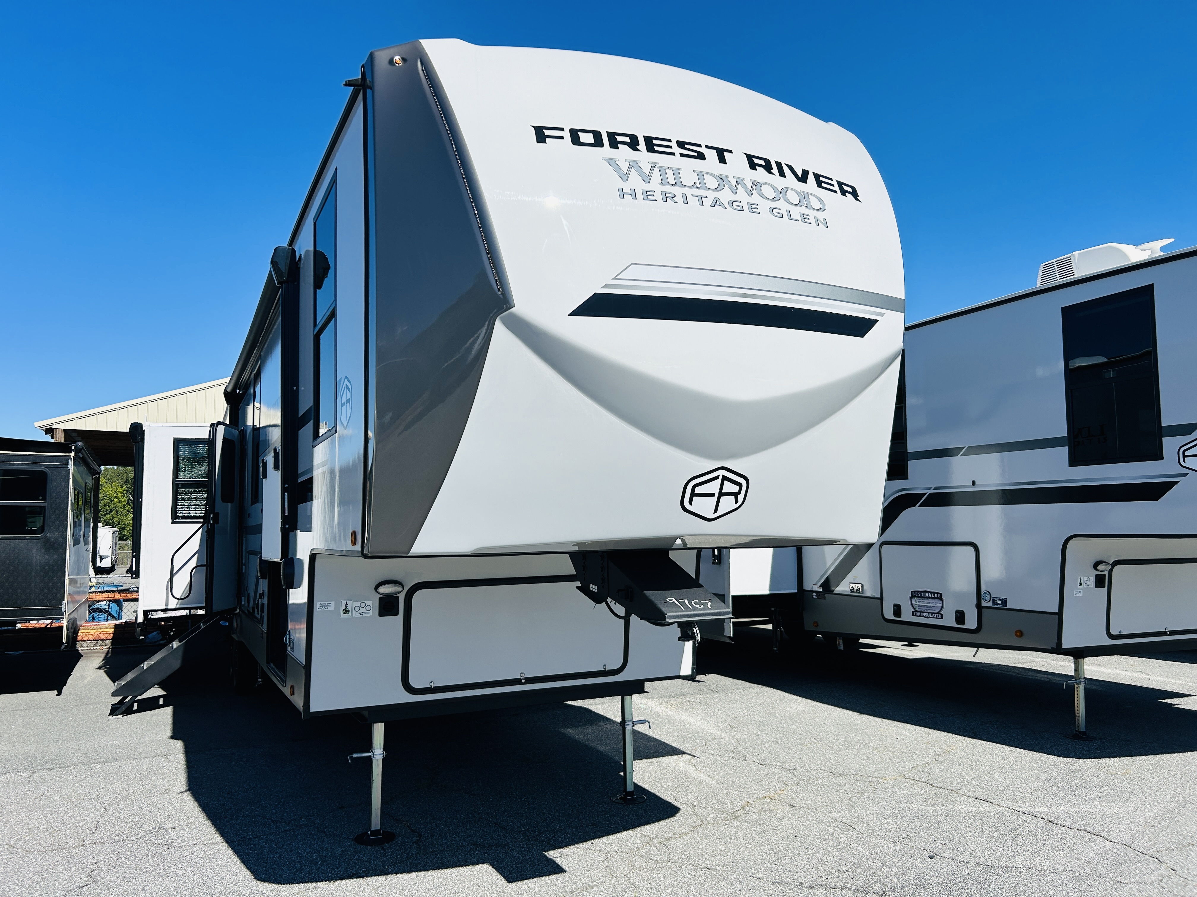 NEW 2025 Forest River HERITAGE GLEN 369BL