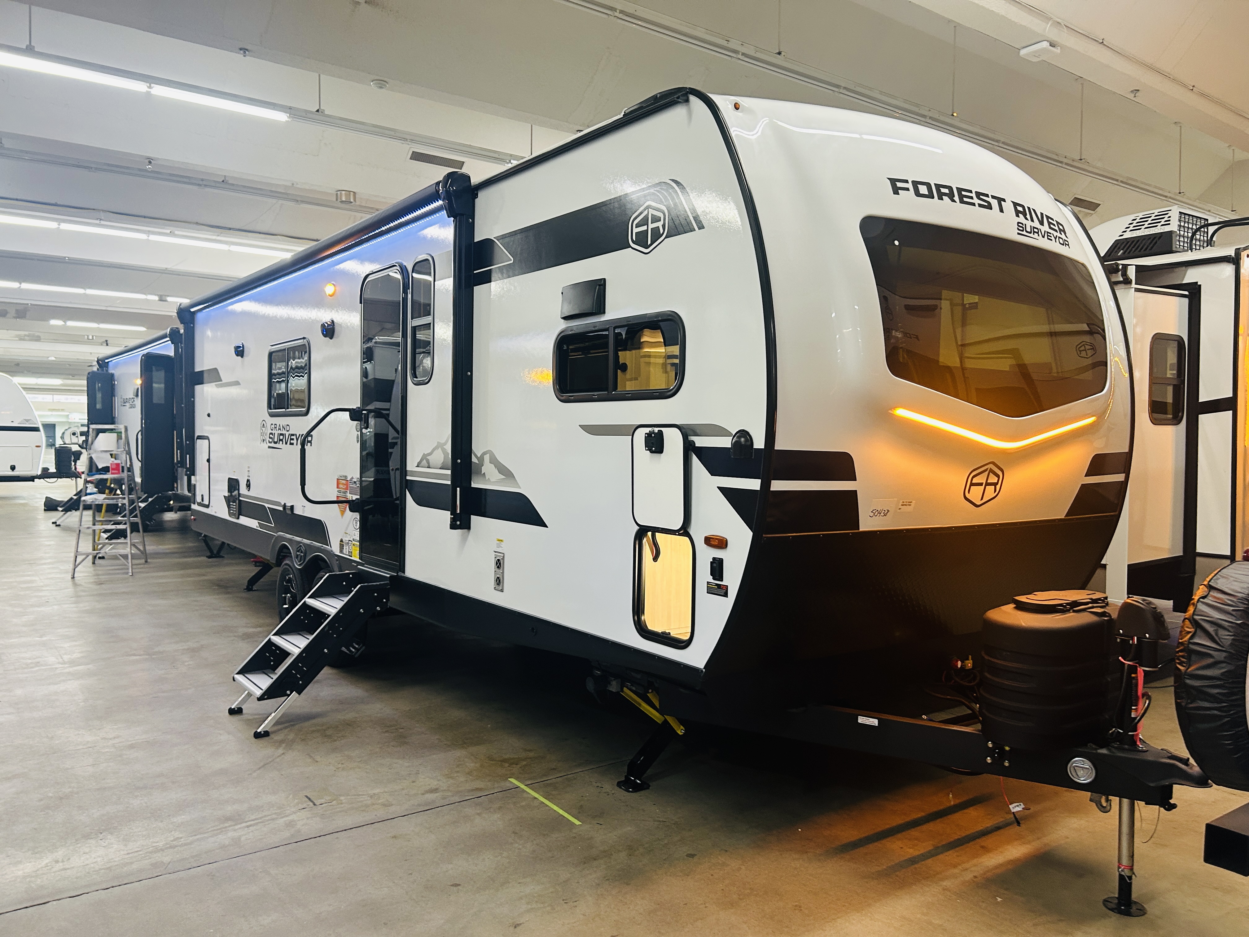 NEW 2025 Forest River SURVEYOR 268FKBS