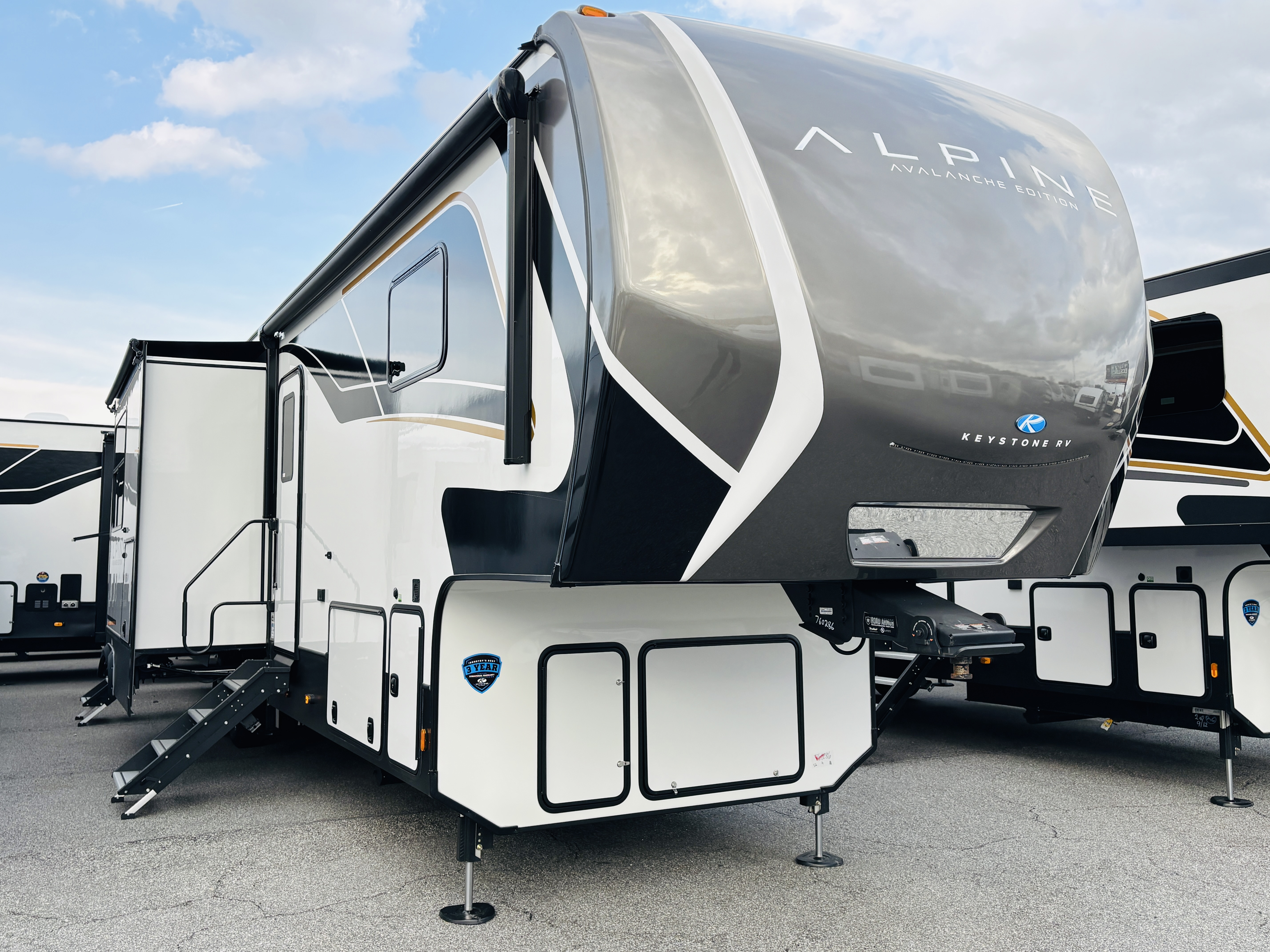 NEW 2025 Keystone AVALANCHE 380LT