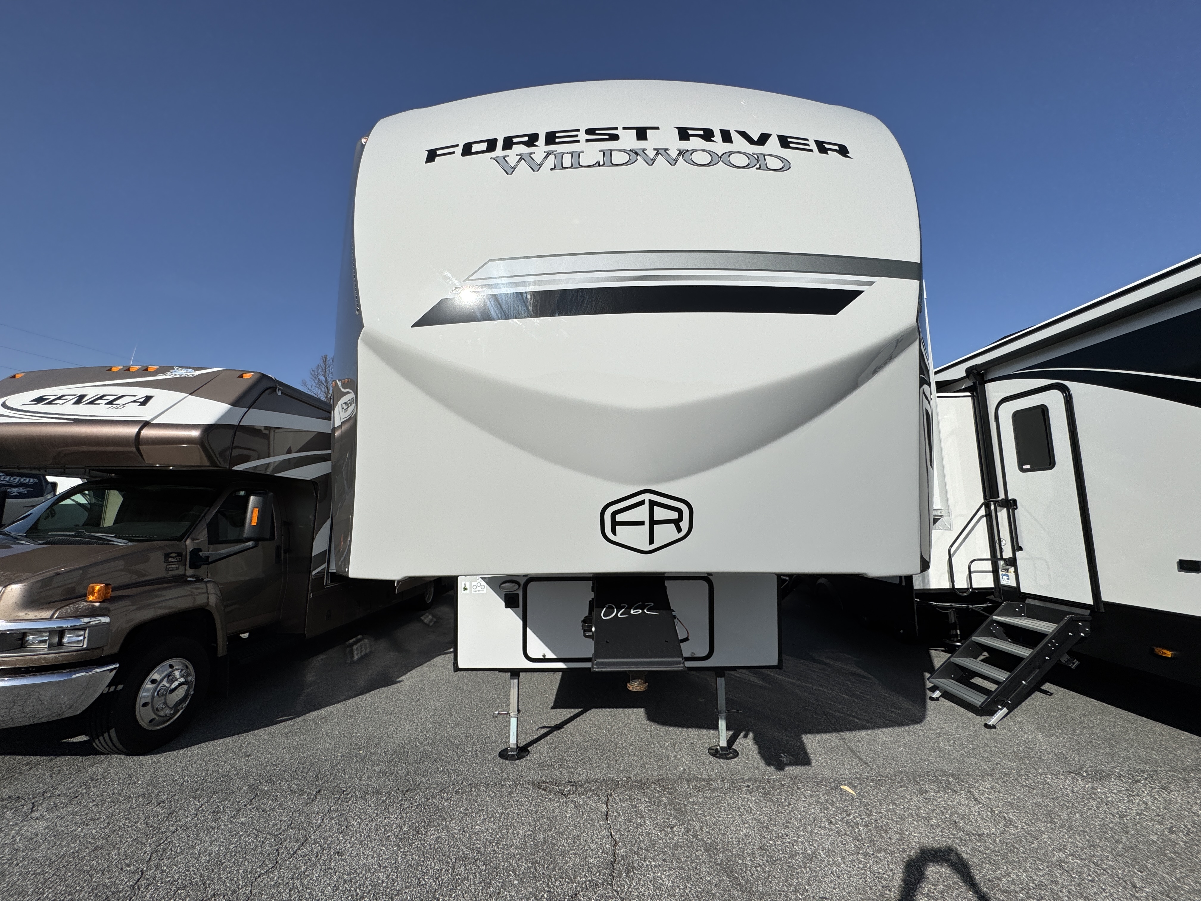 NEW 2025 Forest River HERITAGE GLEN 328BH