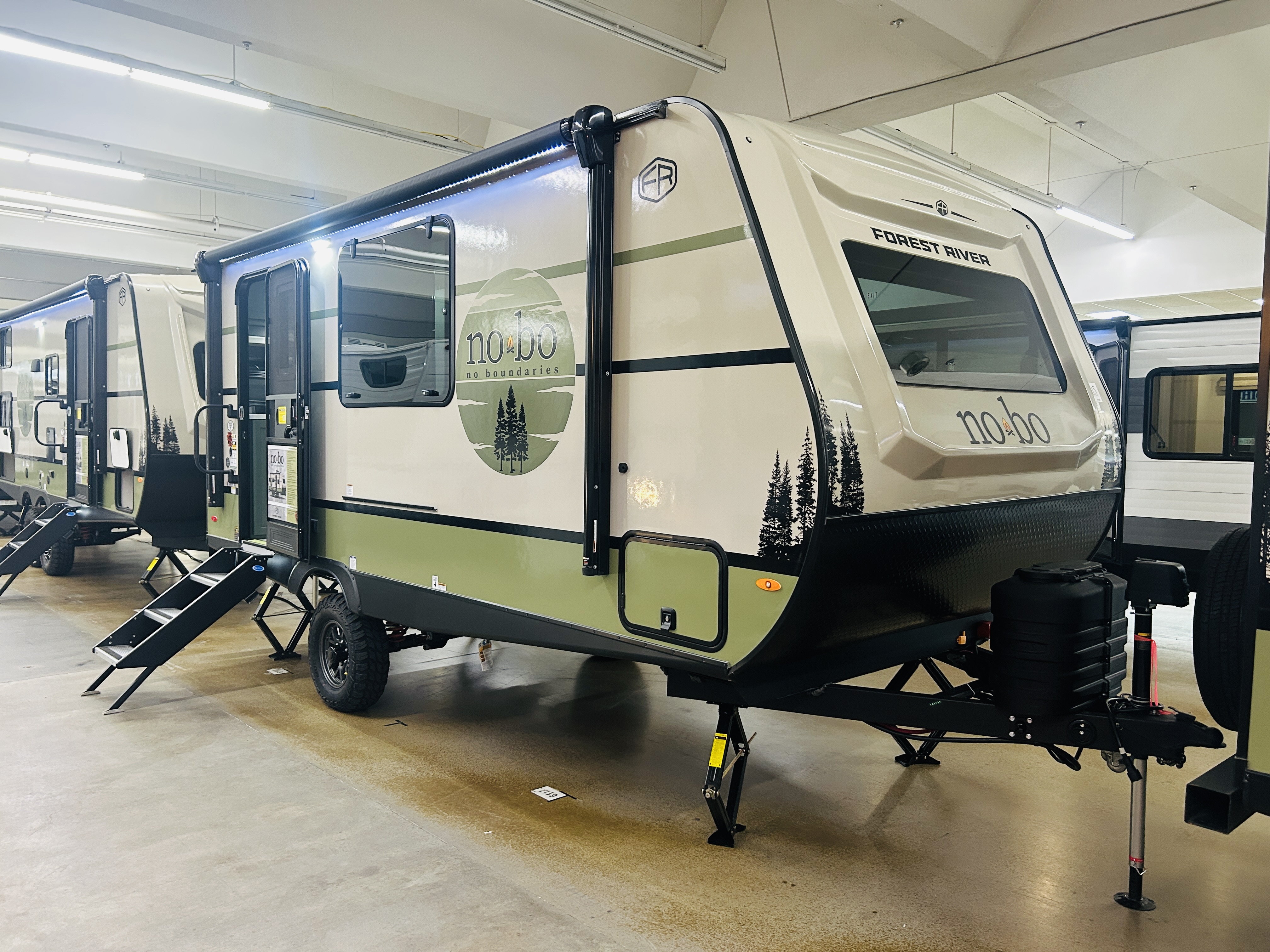 NEW 2025 Forest River NO BOUNDARIES (NOBO) 18.2