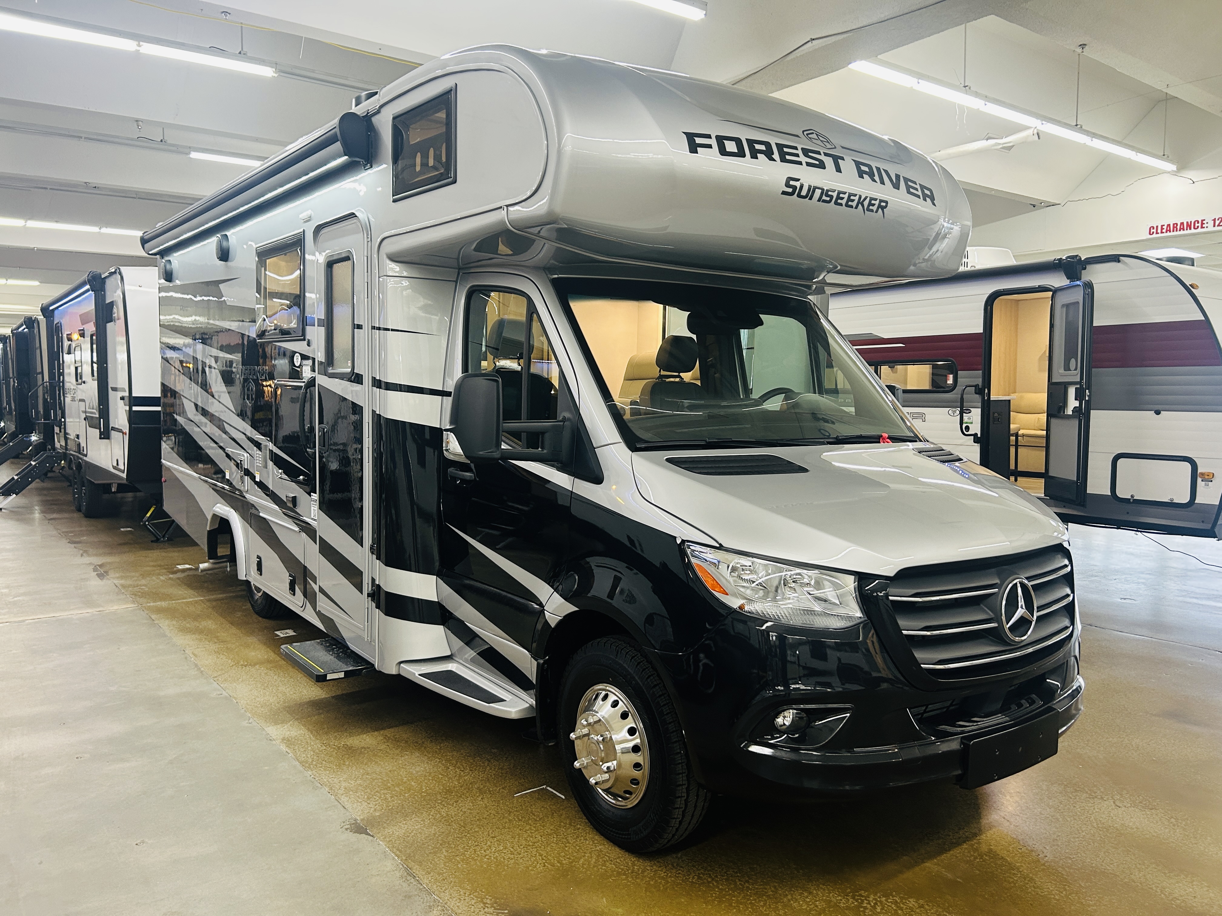 NEW 2025 Forest River SUNSEEKER 2400B MBS