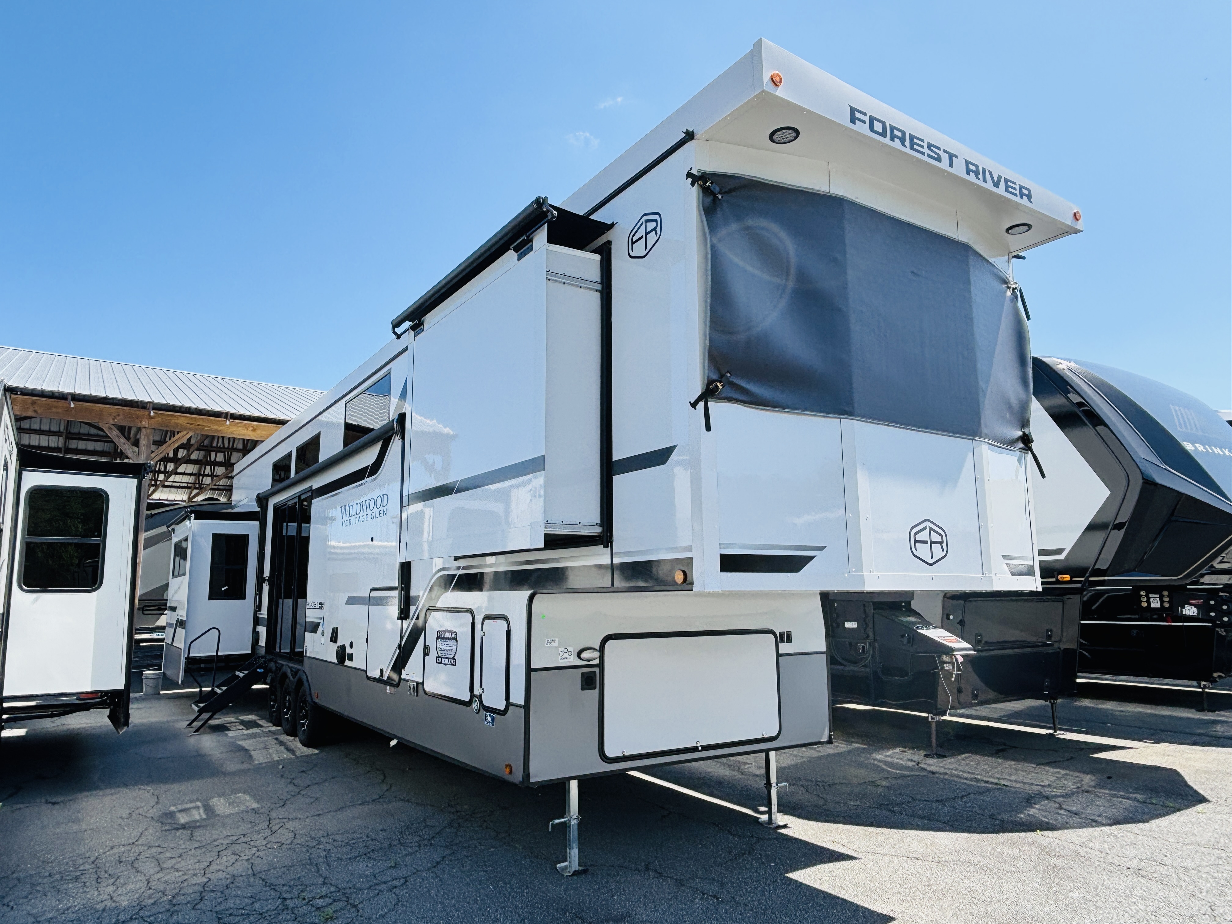 NEW 2025 Forest River HERITAGE GLEN ROOST43