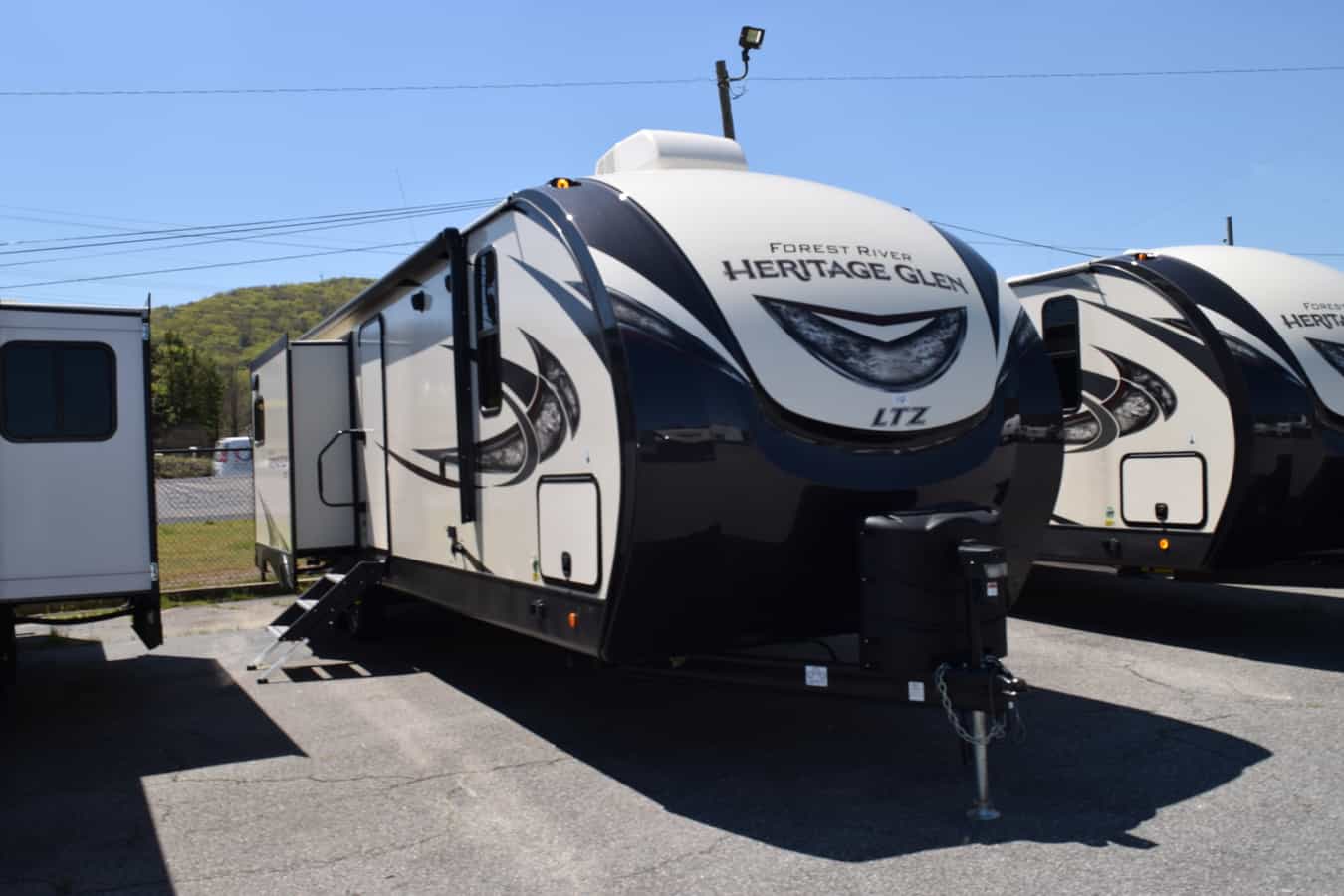 NEW 2019 Forest River HERITAGE GLEN 300BH