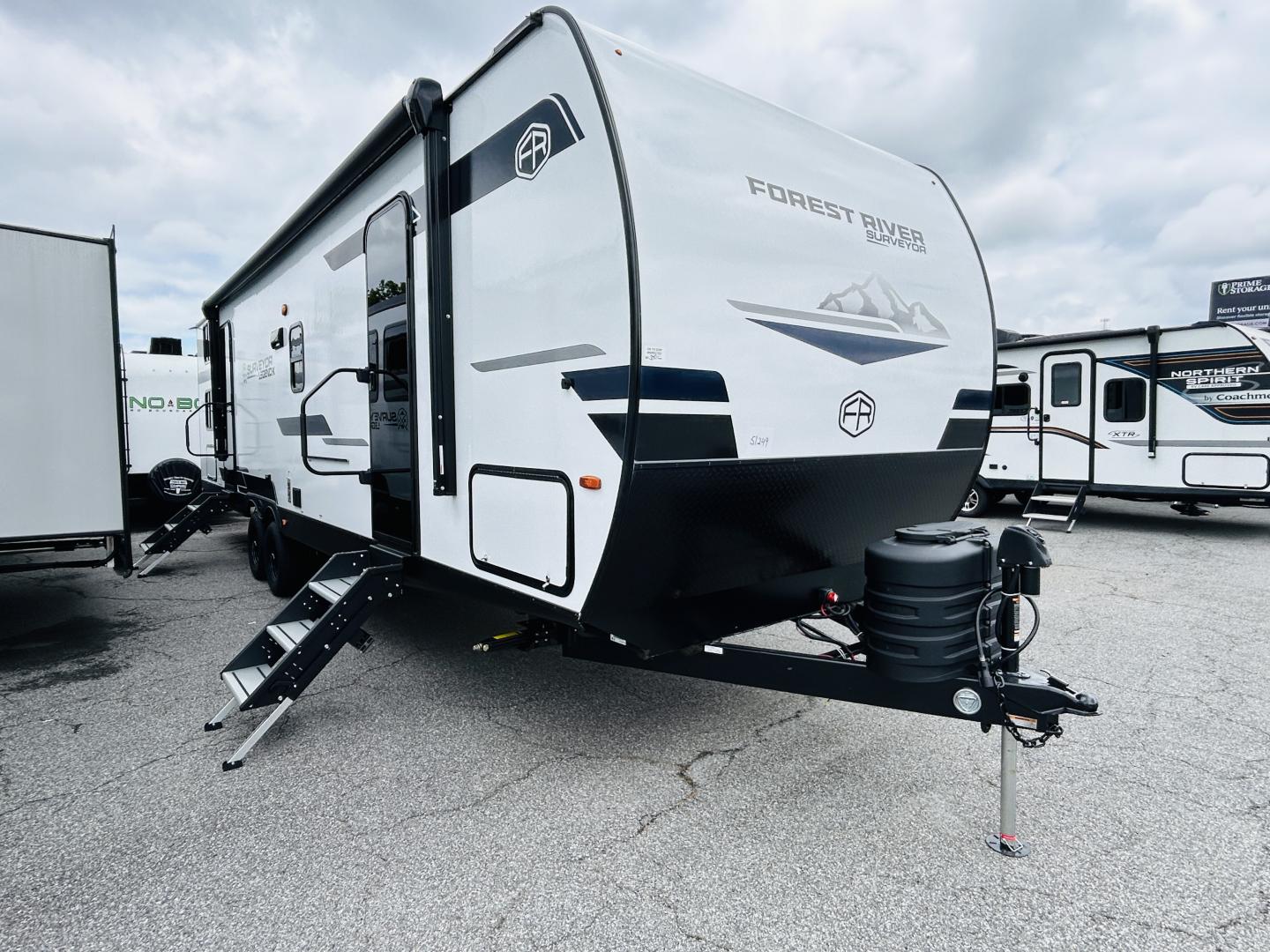 NEW 2025 Forest River SURVEYOR 29CAMP