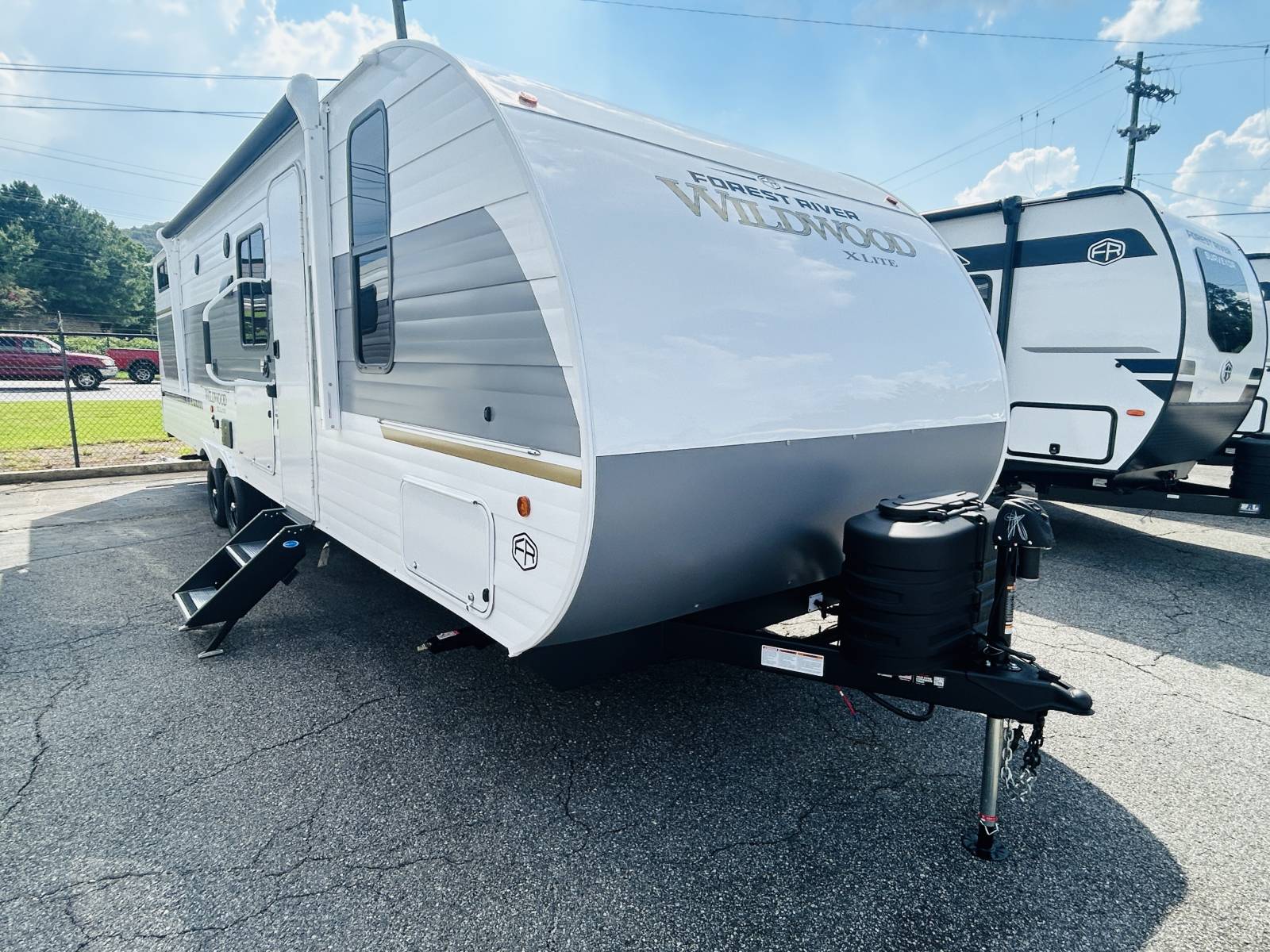 NEW 2026 Forest River WILDWOOD 28VBXL - Three Way Campers