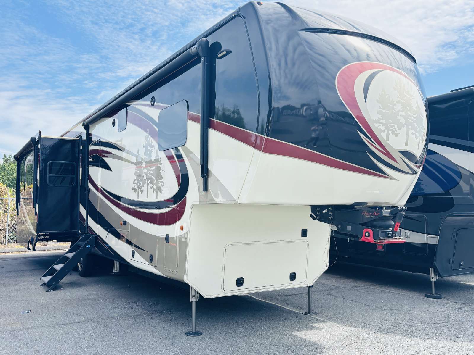 USED 2019 Crossroads REDWOOD 3961RK - Three Way Campers