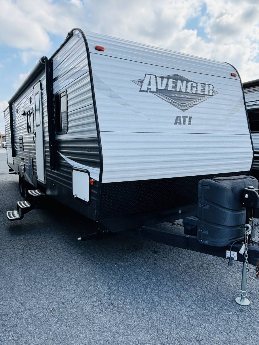 USED 2018 Prime Time AVENGER 27RBS - Three Way Campers