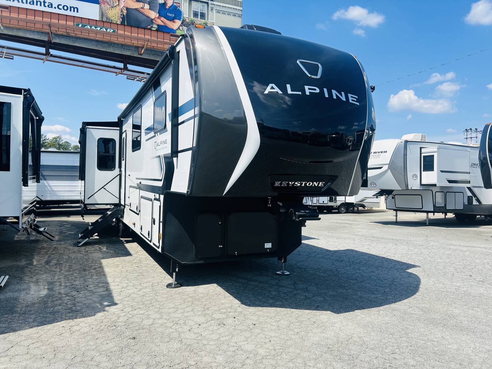 NEW 2026 Keystone AVALANCHE 379MB