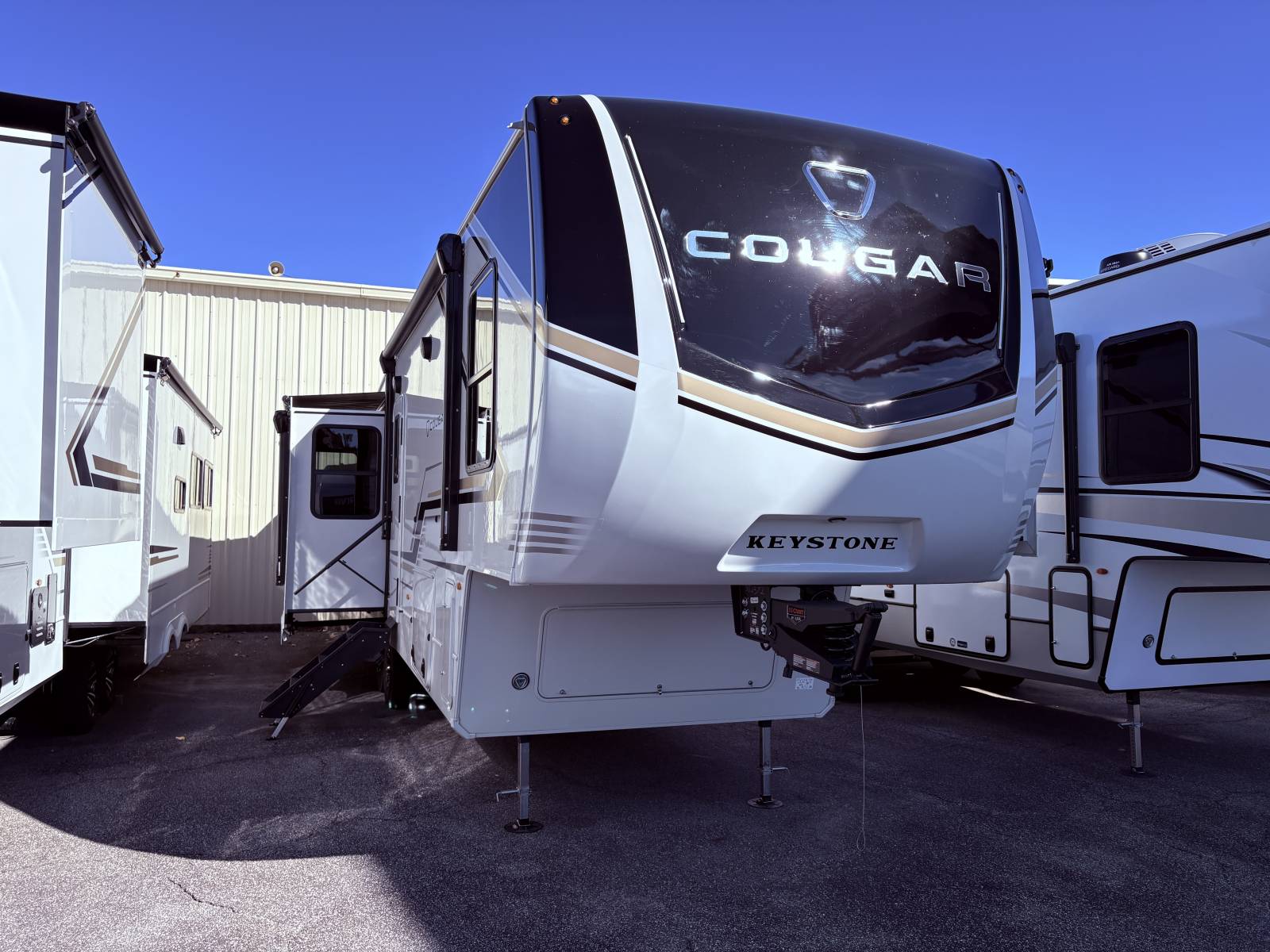 NEW 2026 Keystone COUGAR 316RLS - Three Way Campers