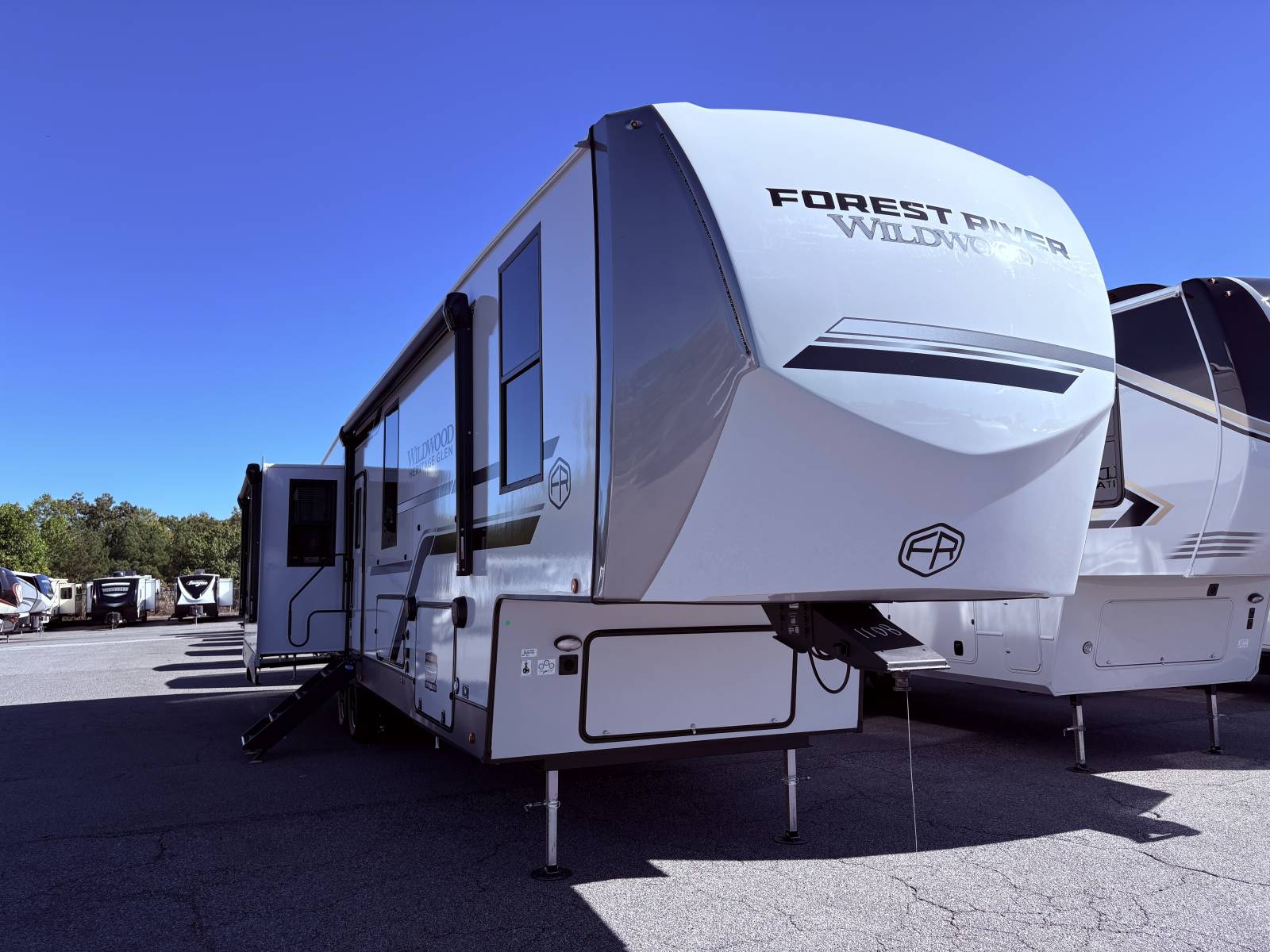 NEW 2026 Forest River HERITAGE GLEN 369BL