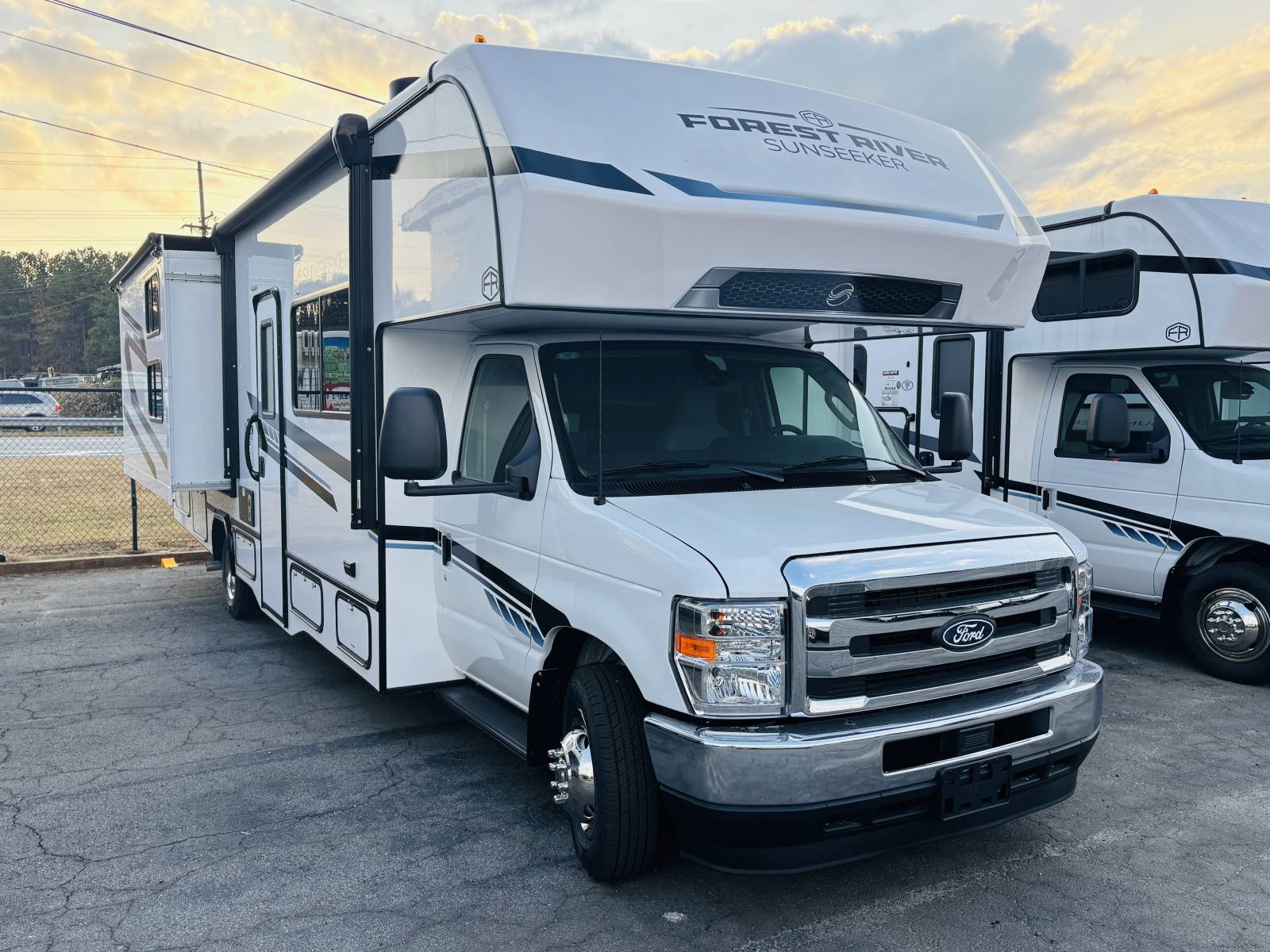 NEW 2026 Forest River SUNSEEKER 3250DS LE