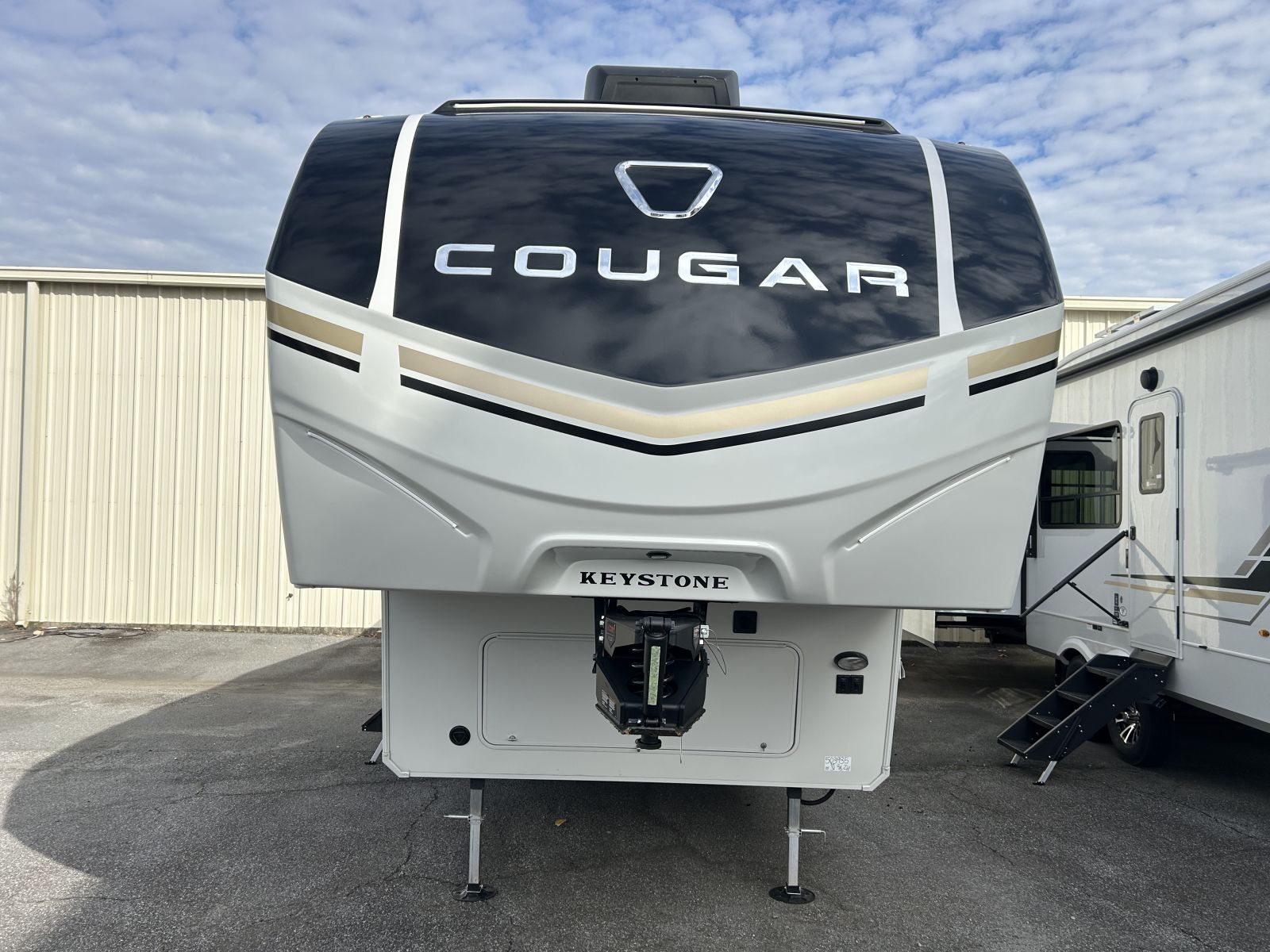 NEW 2026 Keystone COUGAR HALF-TON 23MLE - Three Way Campers