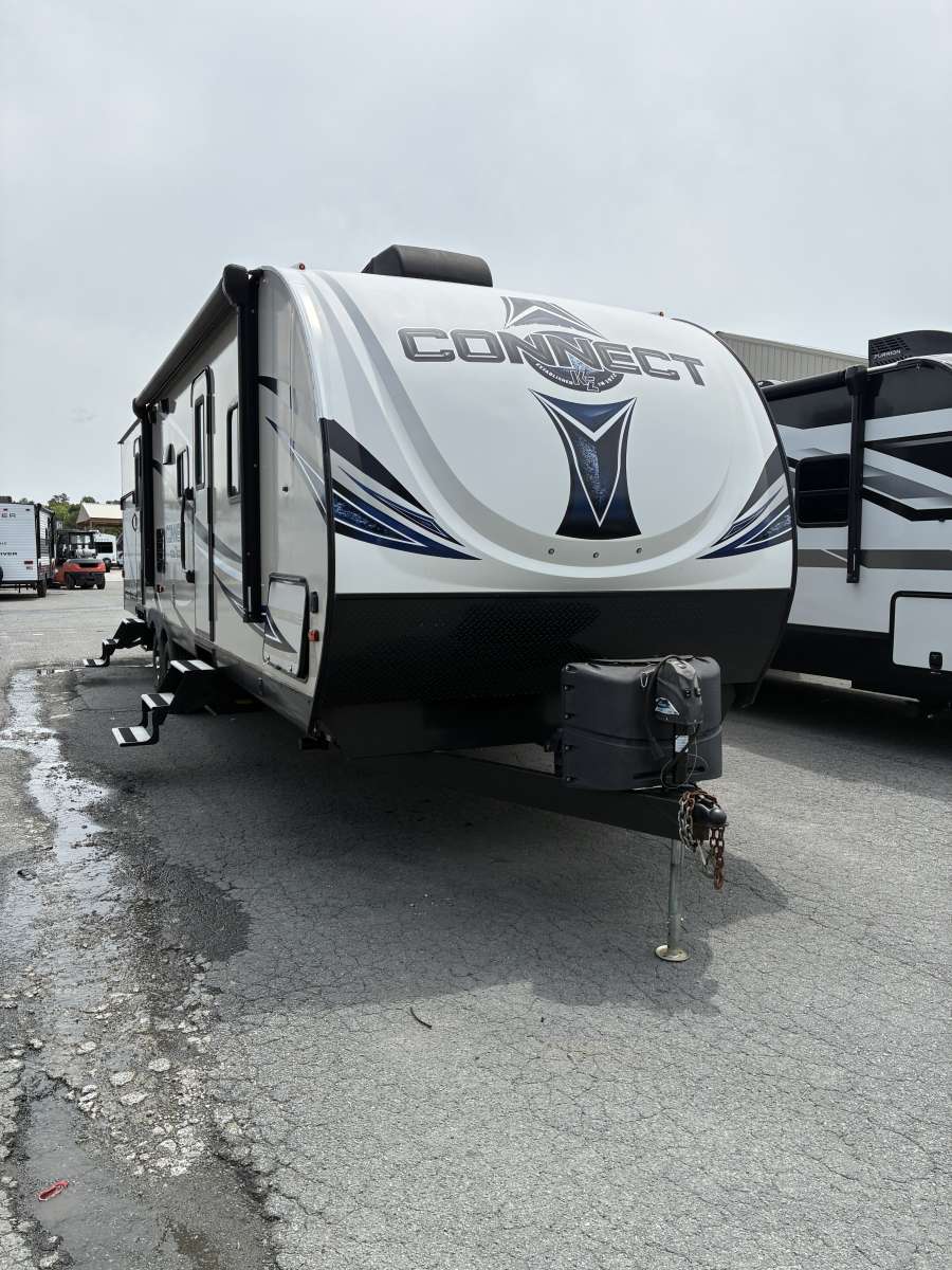 USED 2018 Crossroads KZ CONNECT 312BHK