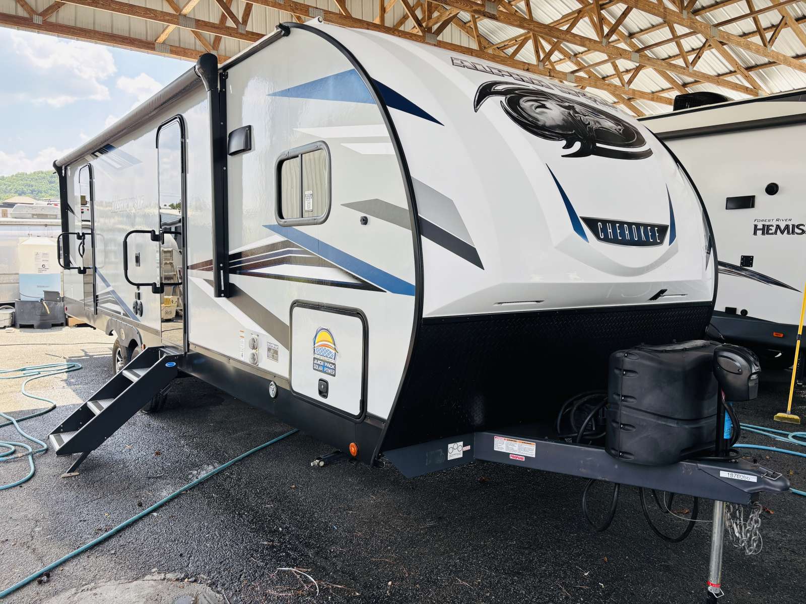 USED 2022 Cherokee ALPHA WOLF 28FK