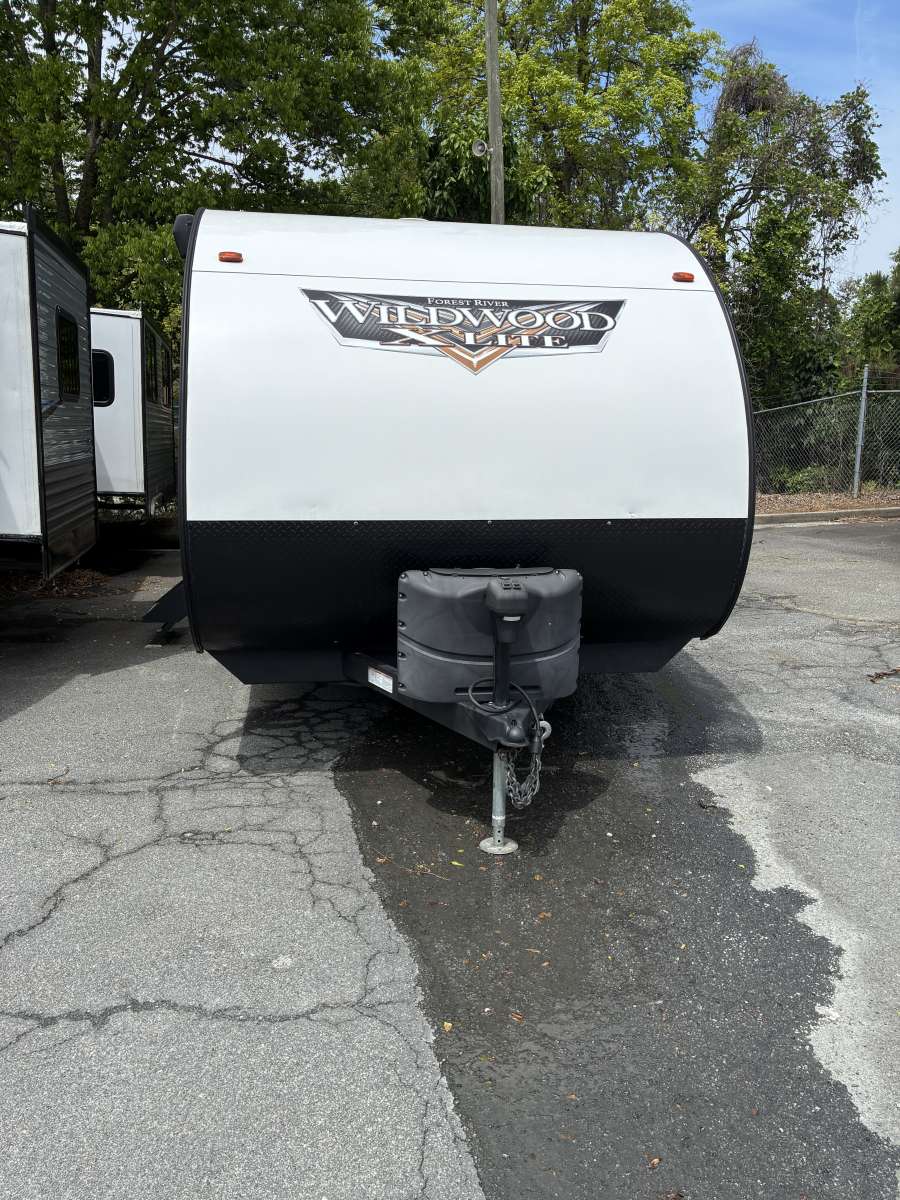 USED 2021 Forest River WILDWOOD 273QBXL - Three Way Campers