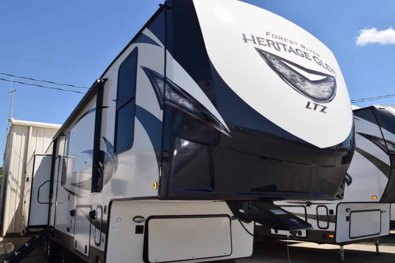 NEW 2019 Forest River HERITAGE GLEN 370BL