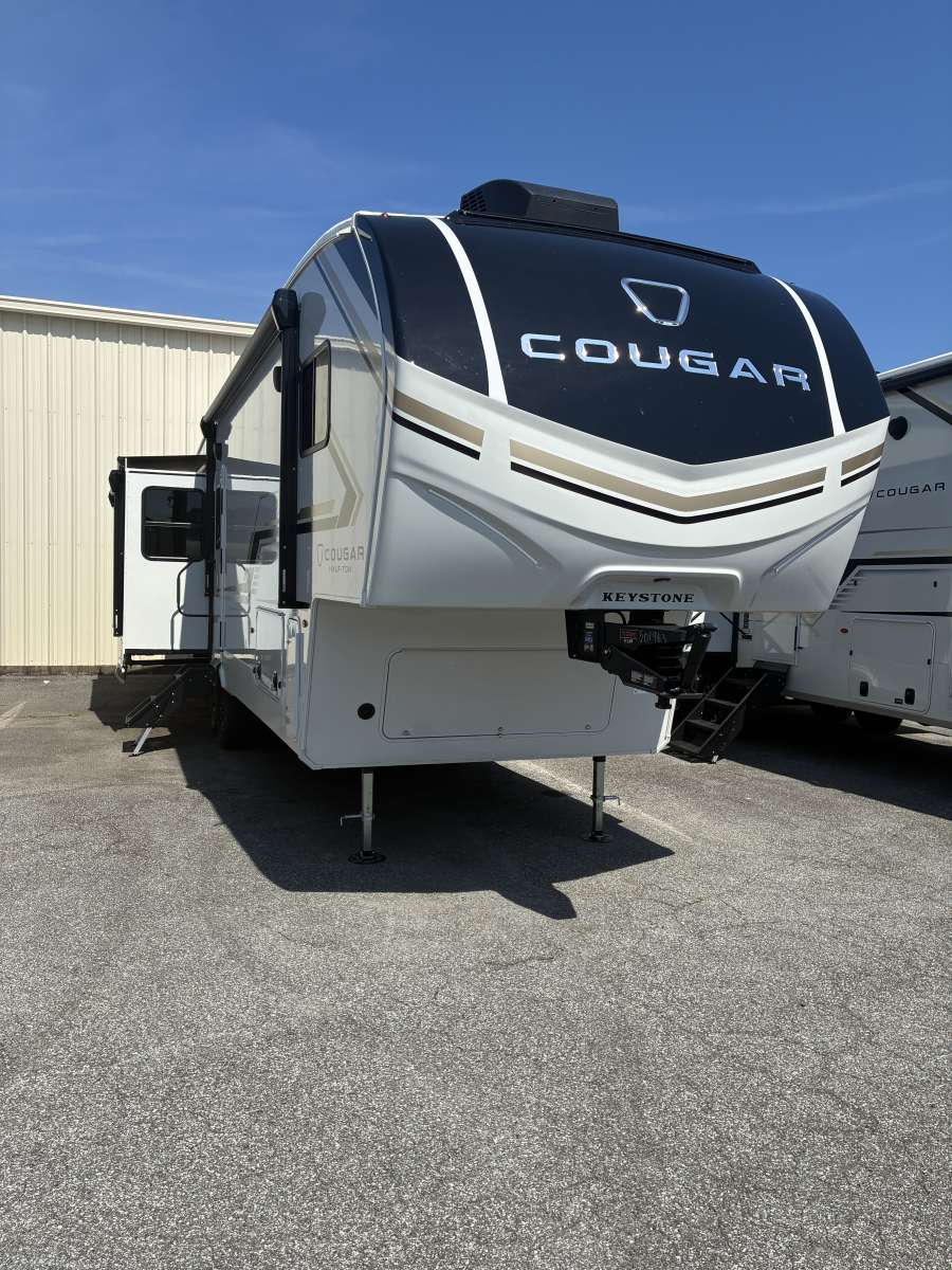 NEW 2027 Keystone COUGAR HALF-TON 29MBD - Three Way Campers