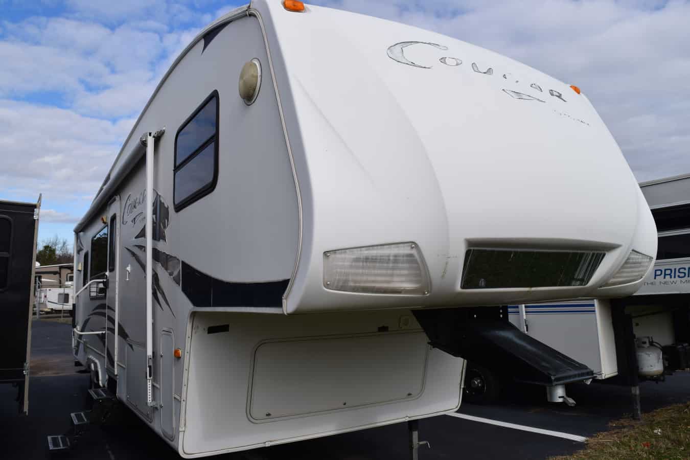 USED 2007 Cougar 290 RKS