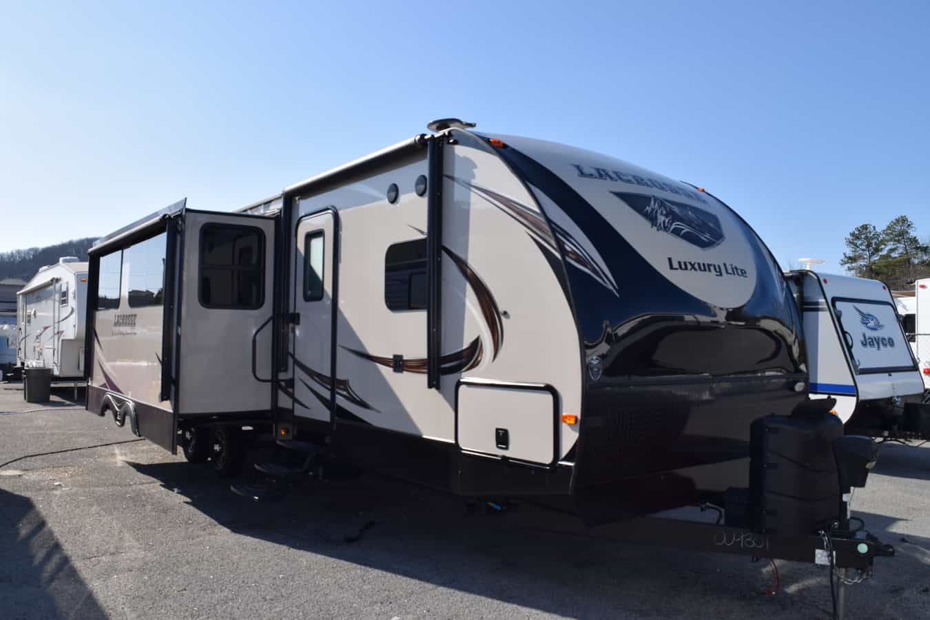 USED 2018 Prime Time LACROSSE 338OIB