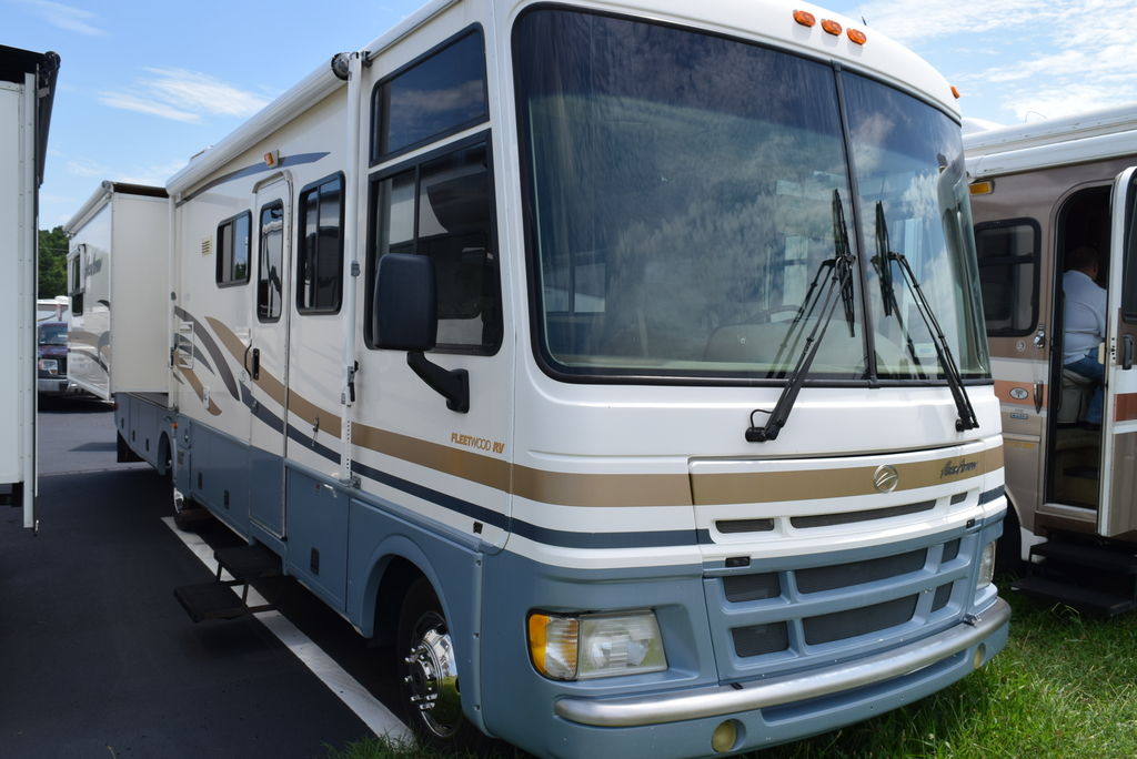 USED 2001 Fleetwood Pace arrow 34R