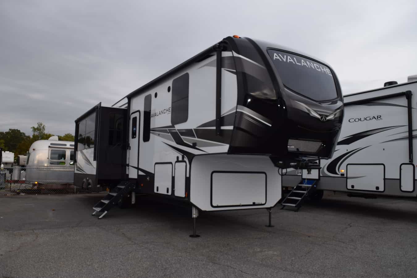 NEW 2020 Keystone AVALANCHE 313RS