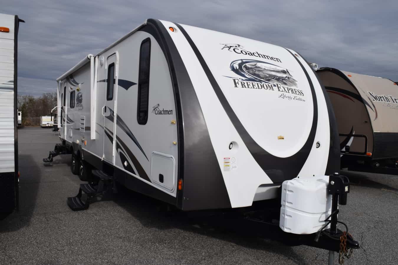 USED 2013 Forest River COACHMEN 297RLDS