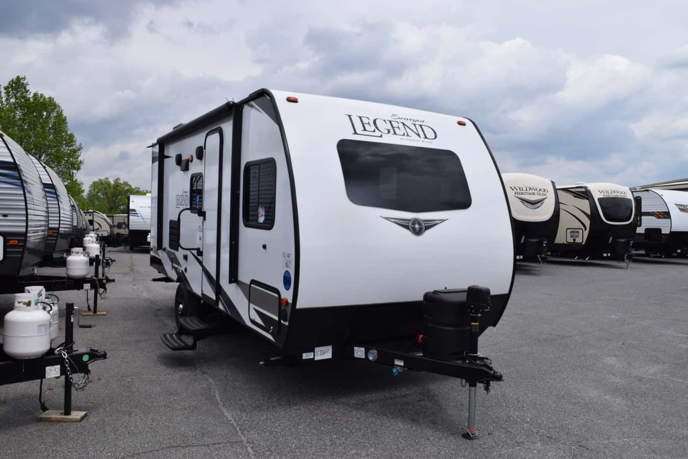 NEW 2021 Forest River SURVEYOR 19BHLE