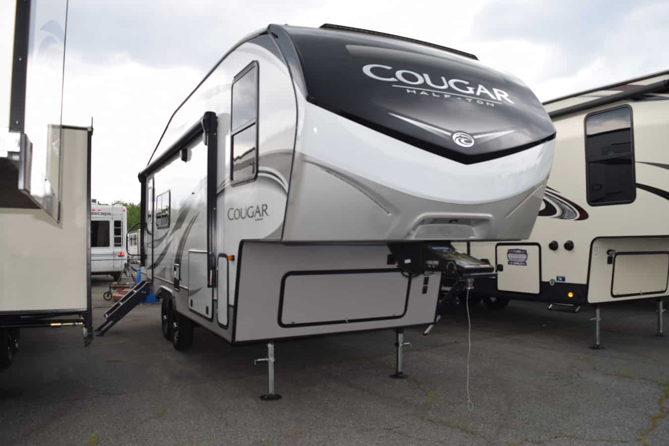 NEW 2020 Keystone COUGAR HALF-TON 23MLS