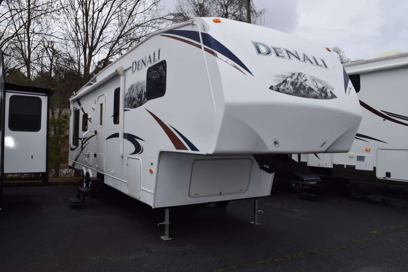 USED 2010 Dutchmen DENALI 28RLBS