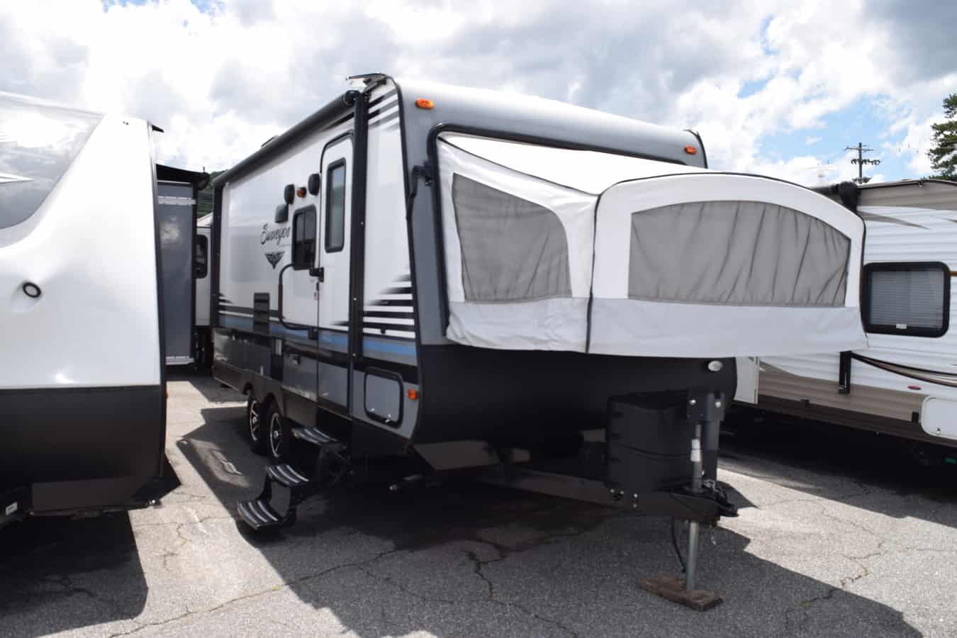 USED 2017 Forest River SURVEYOR 221ST