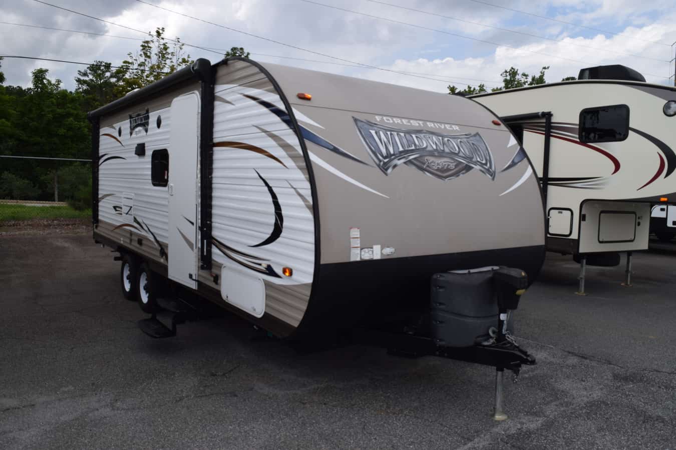 USED 2017 Forest River WILDWOOD 230BHXL