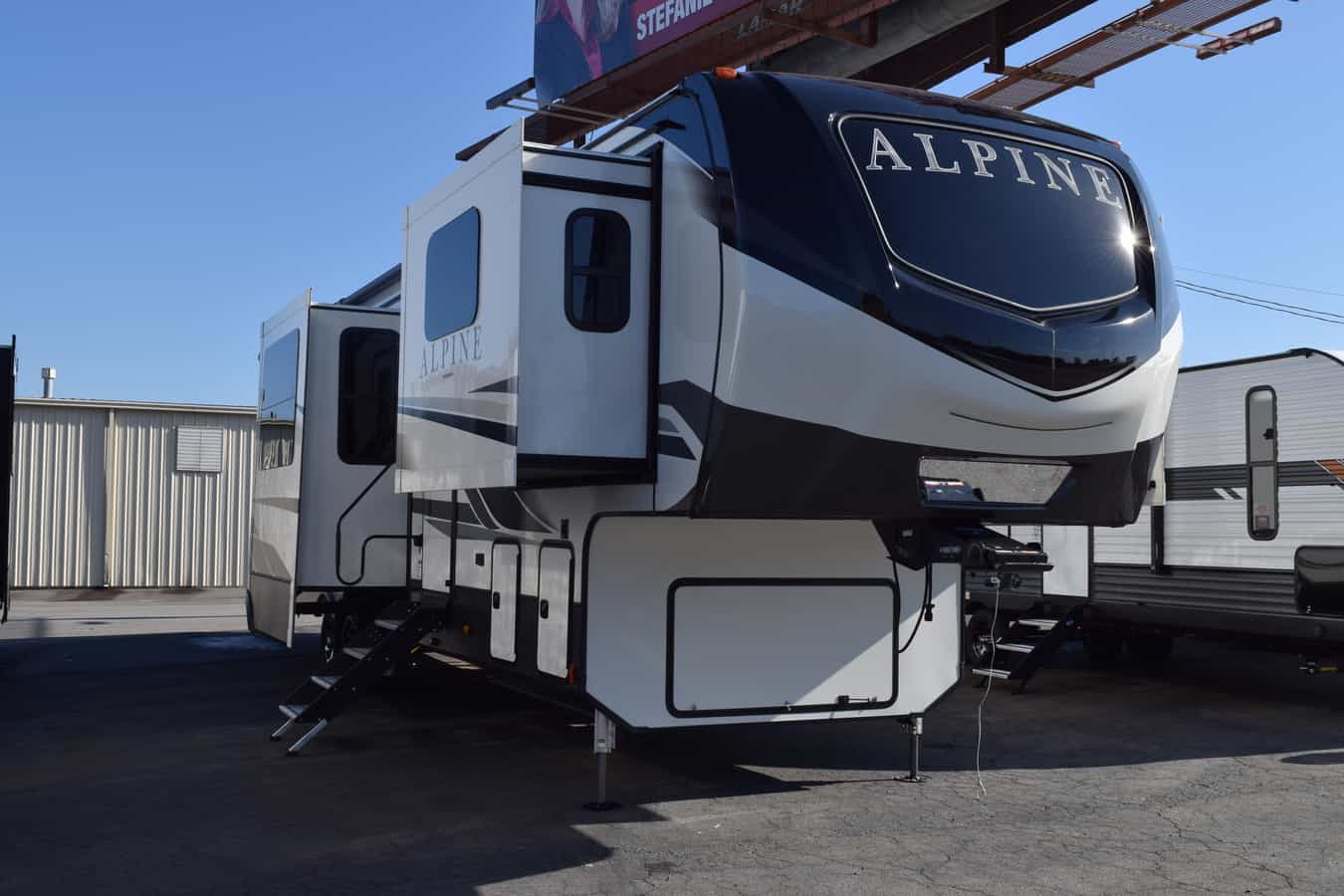 NEW 2021 Keystone ALPINE 3712KB