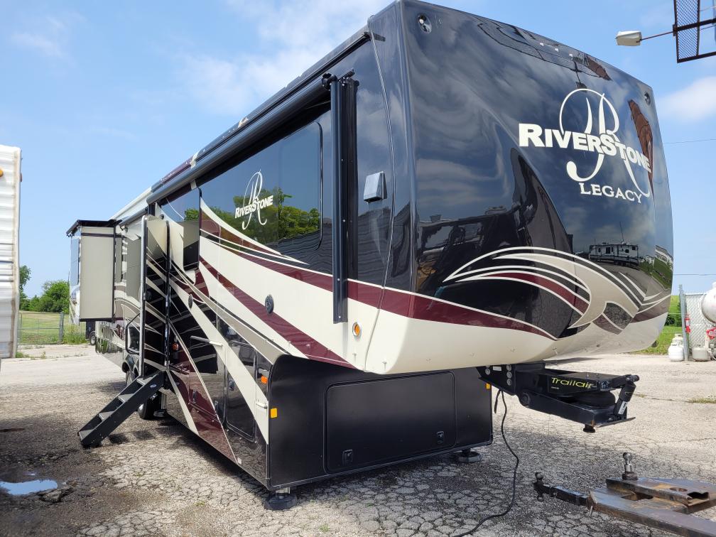USED 2018 RIVERSTONE LEGACY 38RE - Trailside RV Kansas City