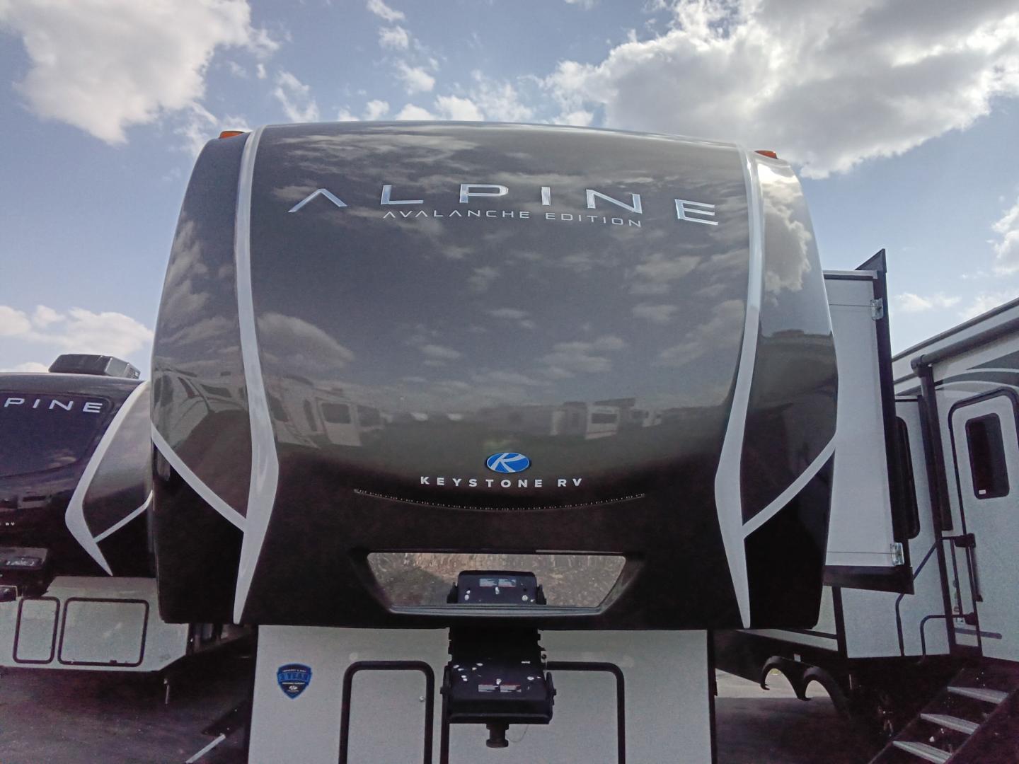 New 2025 Keystone AVALANCHE 366LS - Trailside RV Kansas City