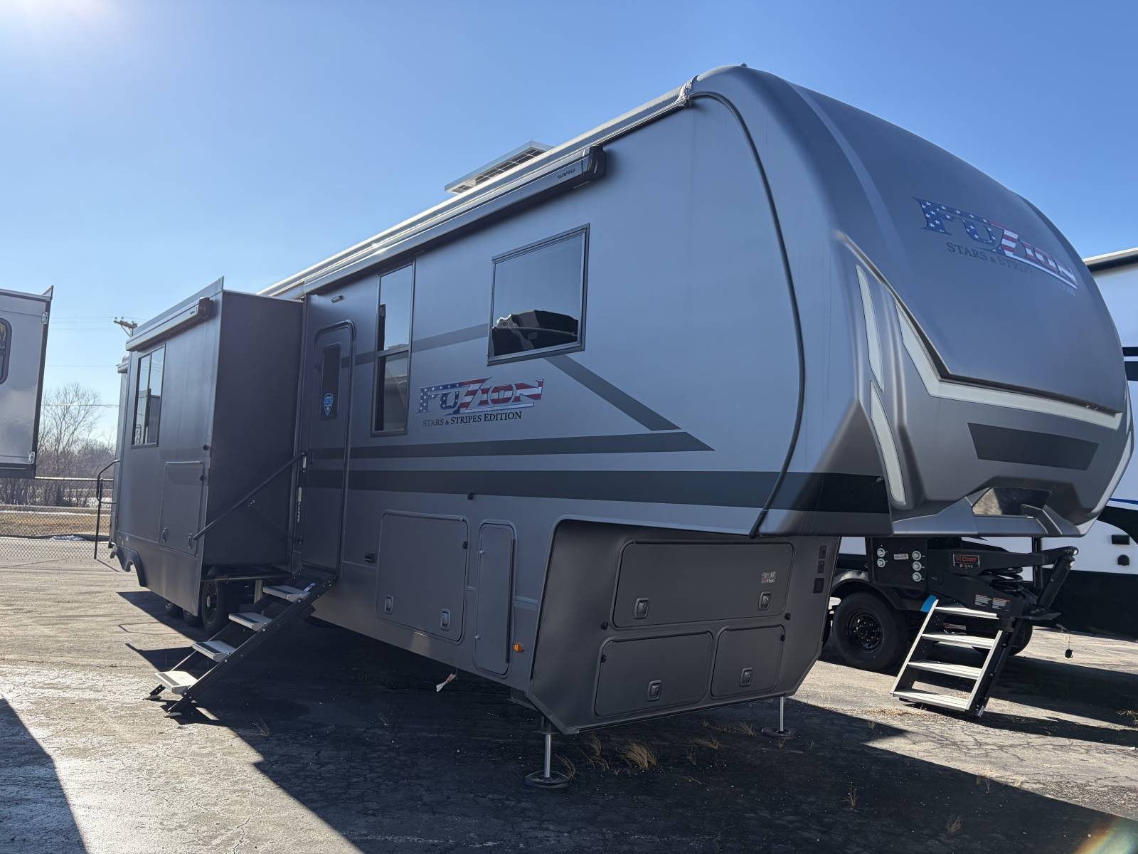 New 2025 Keystone FUZION 442 - Trailside RV Kansas City