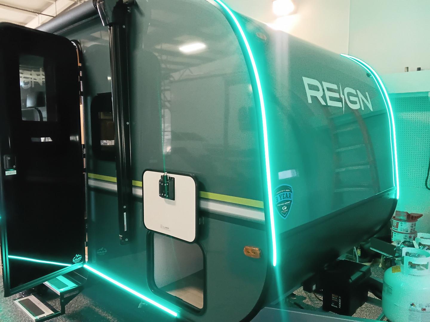 New 2025 Keystone REIGN 15RB - Trailside RV Kansas City