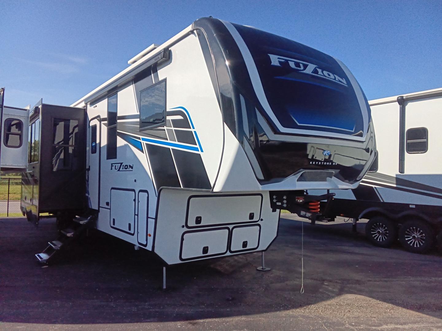 New 2025 Keystone FUZION 373 - Trailside RV Kansas City