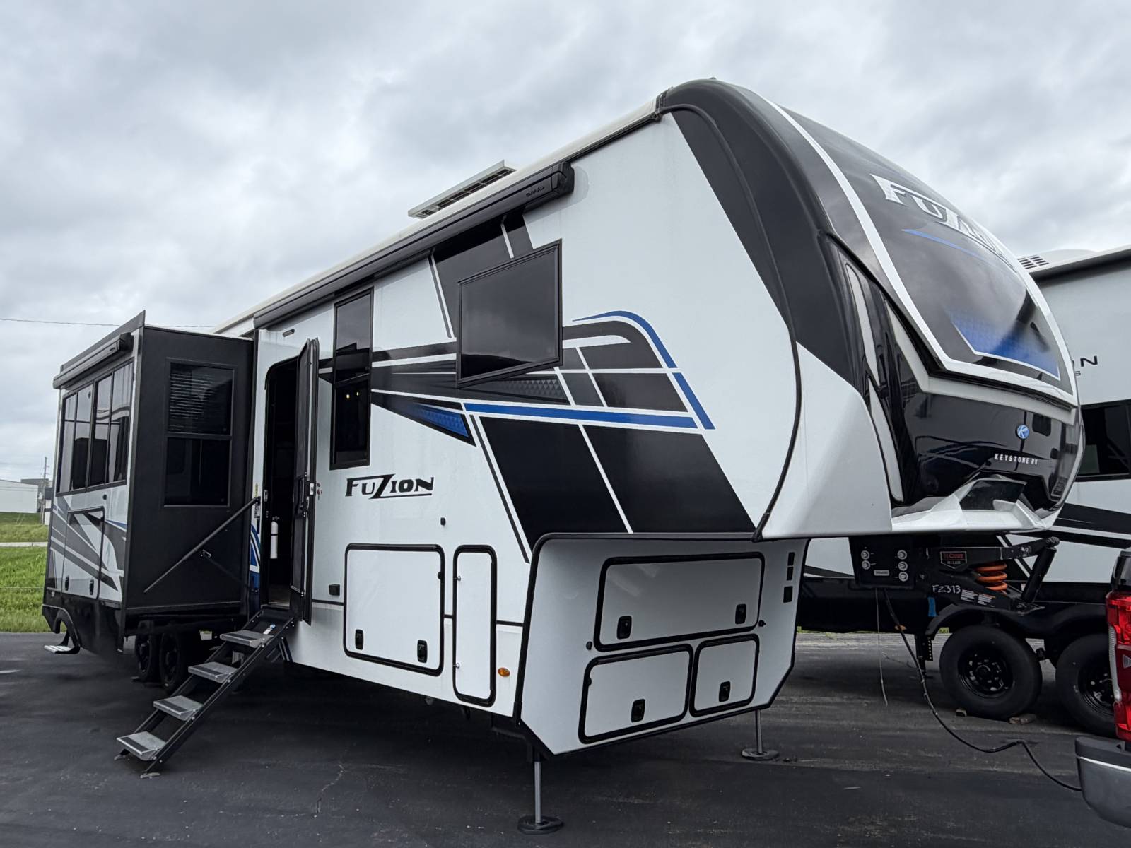 New 2025 Keystone FUZION 373 - Trailside RV Kansas City