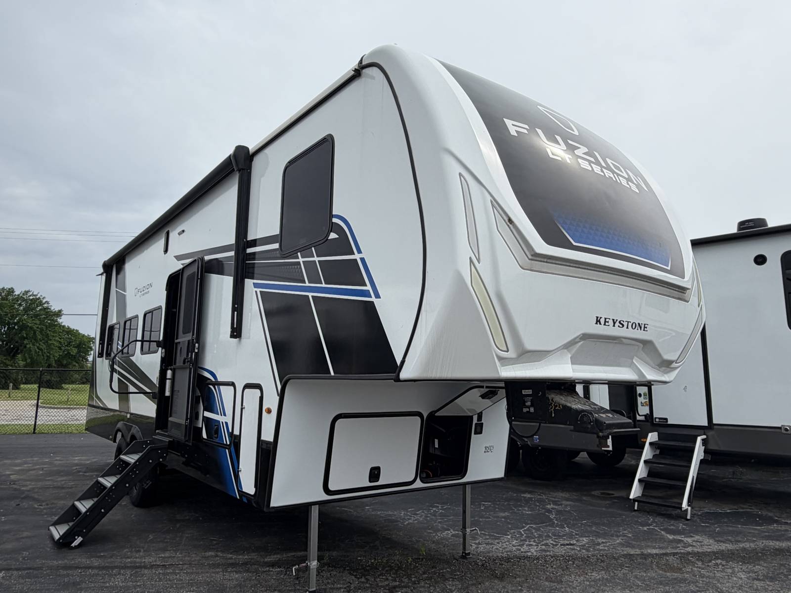 New 2026 Keystone IMPACT 321LT - Trailside RV Kansas City
