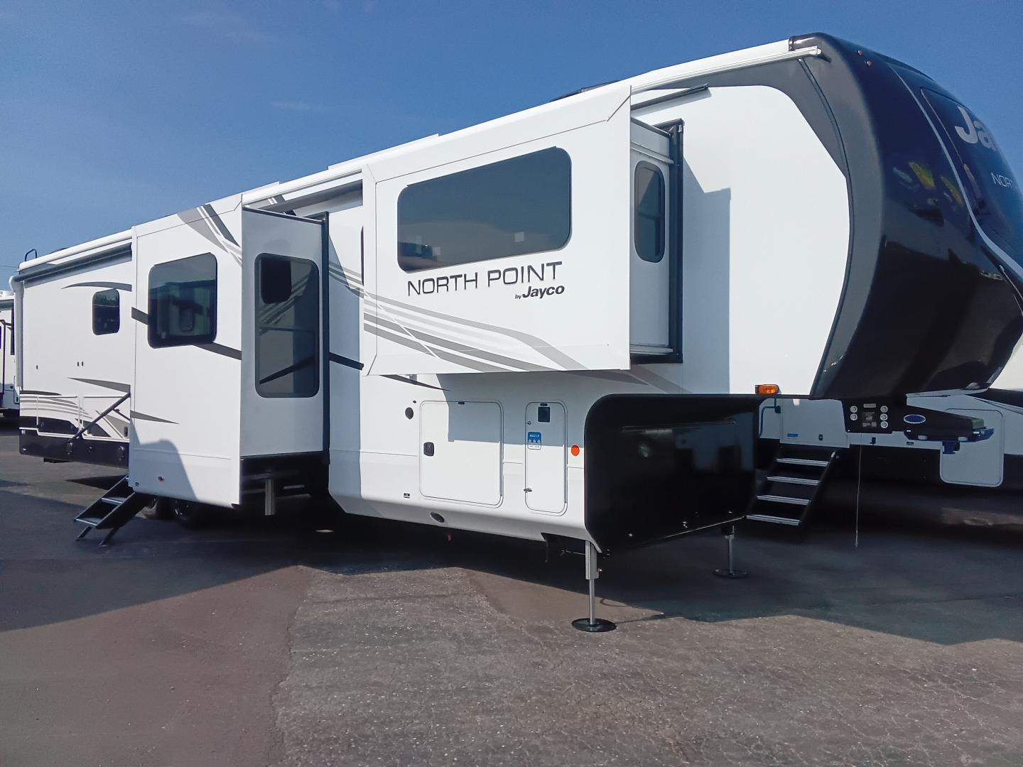 New 2026 Jayco NORTH POINT 382FLRB - Trailside RV Kansas City