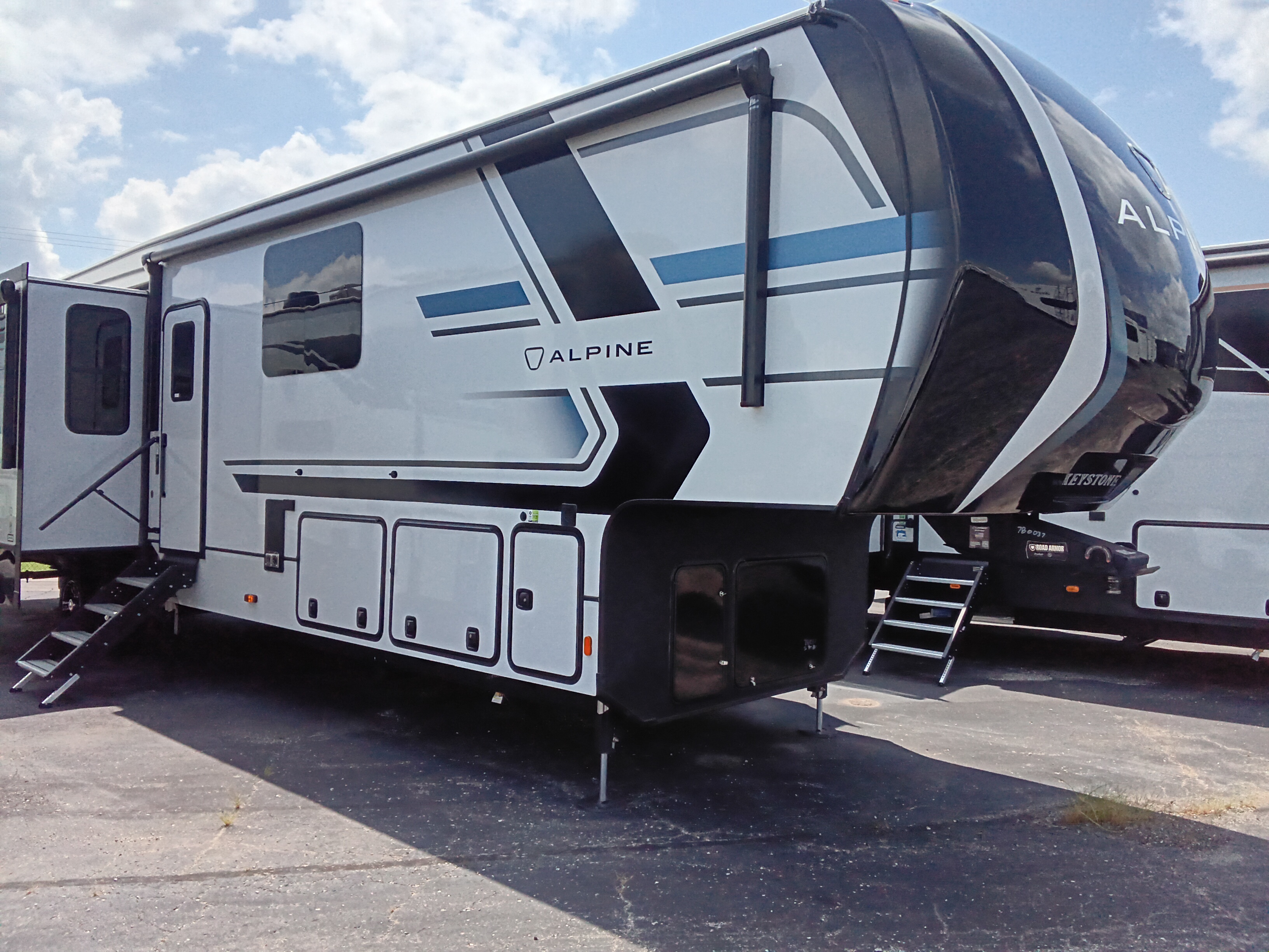 New 2026 Keystone ALPINE FW 3910RK - Trailside RV Kansas City